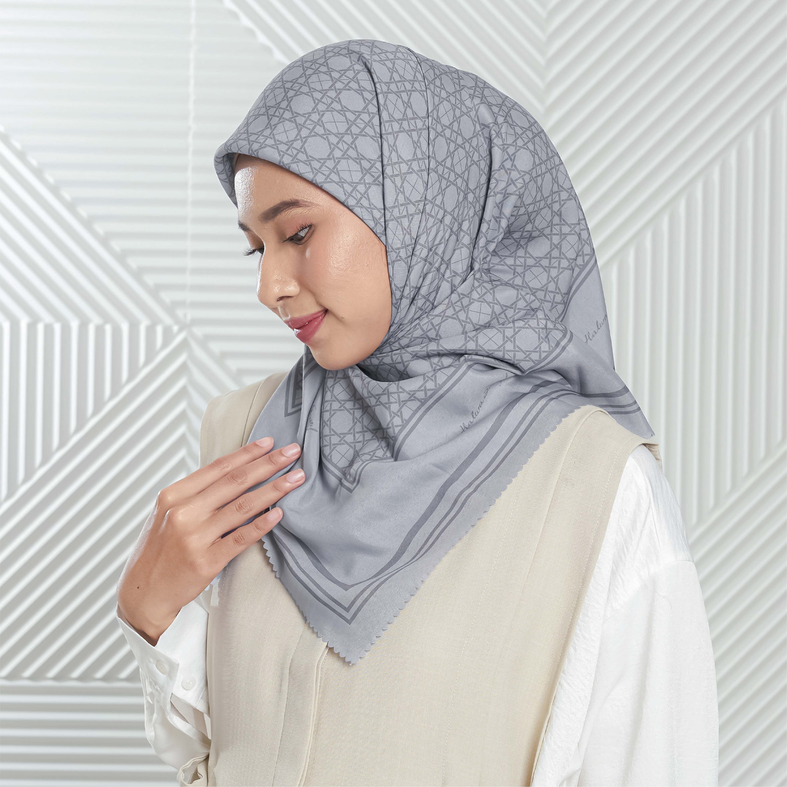 Halwa Scarf Anyaman Light Grey