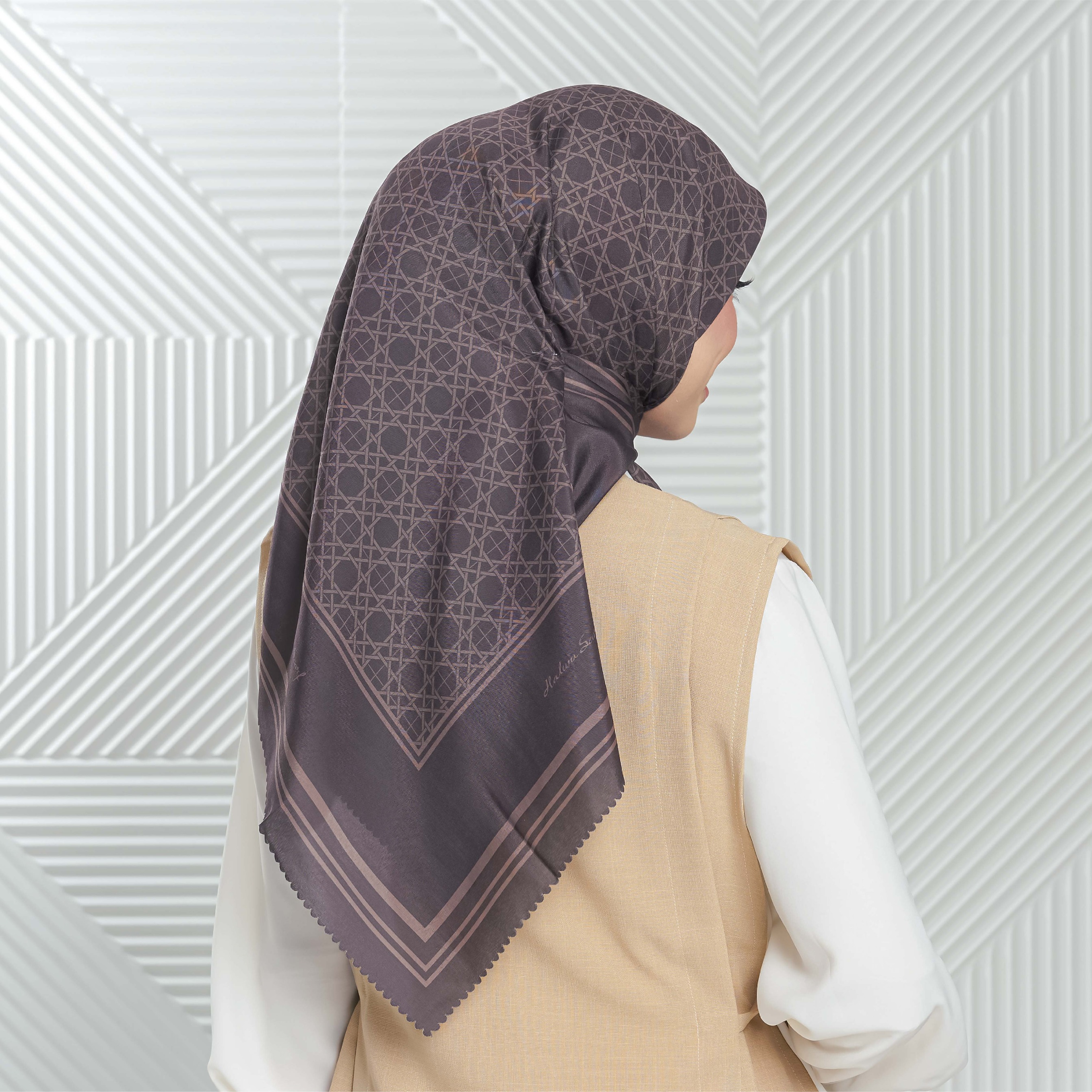 Halwa Scarf Anyaman Mahogany