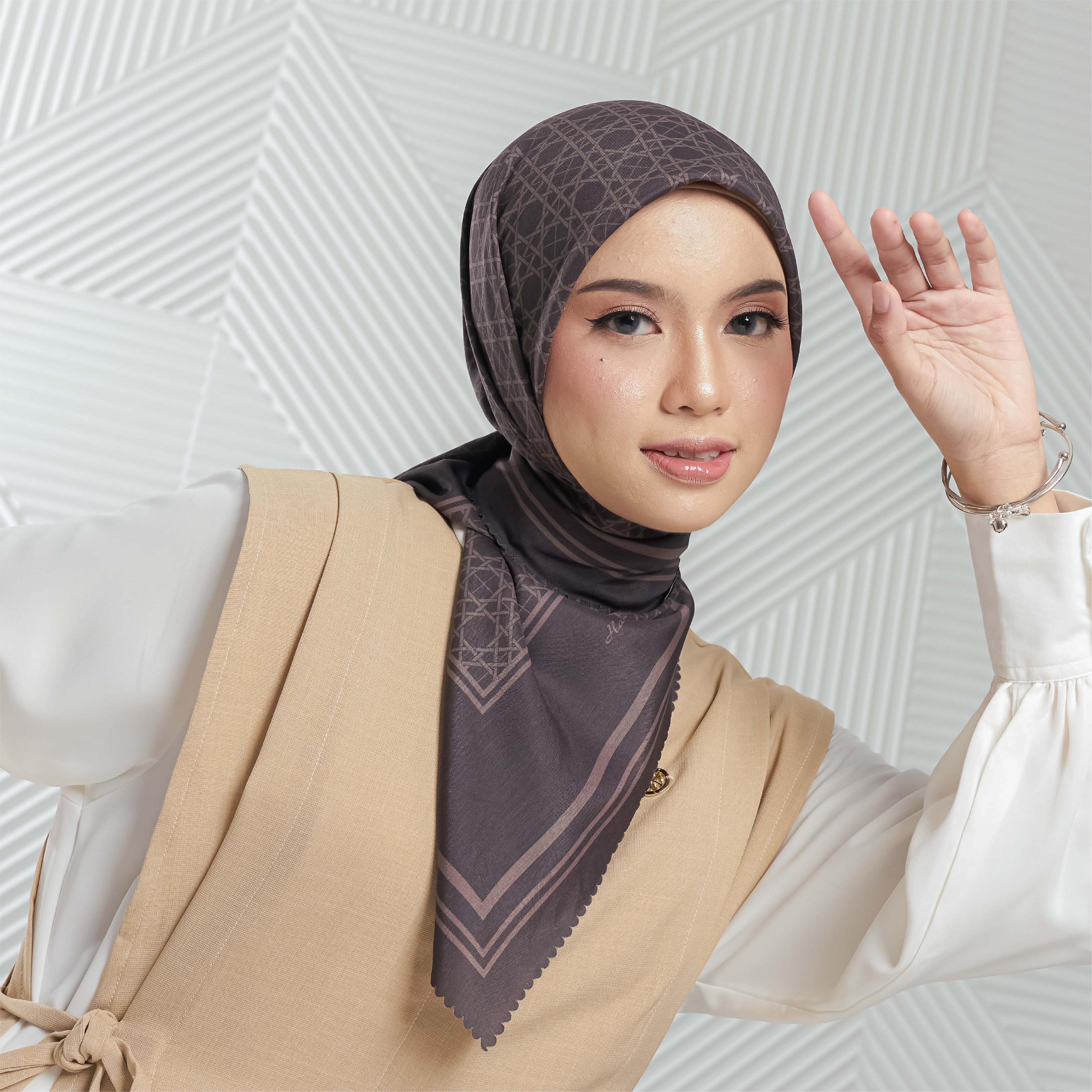 Halwa Scarf Anyaman Mahogany