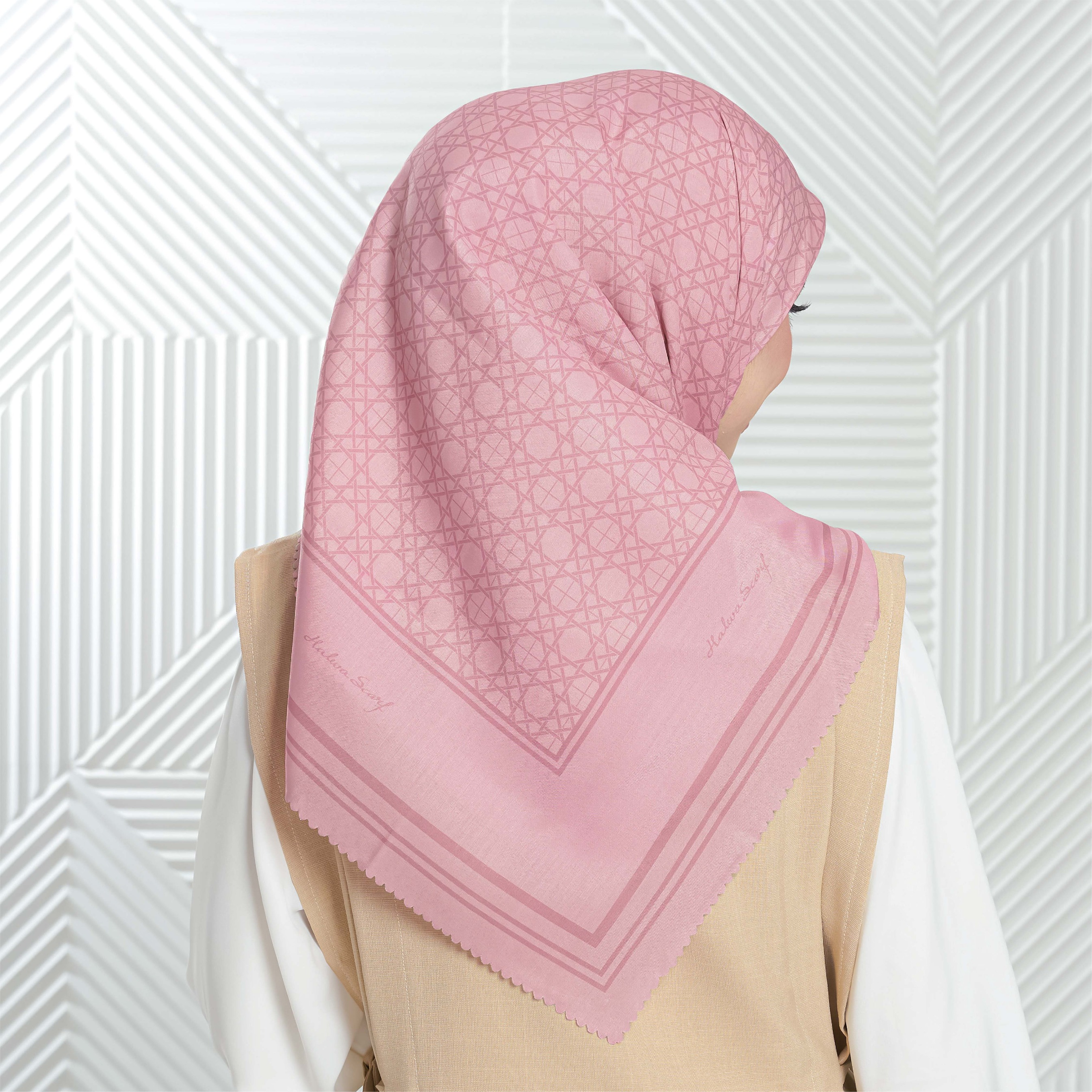 Halwa Scarf Anyaman Rose Tan