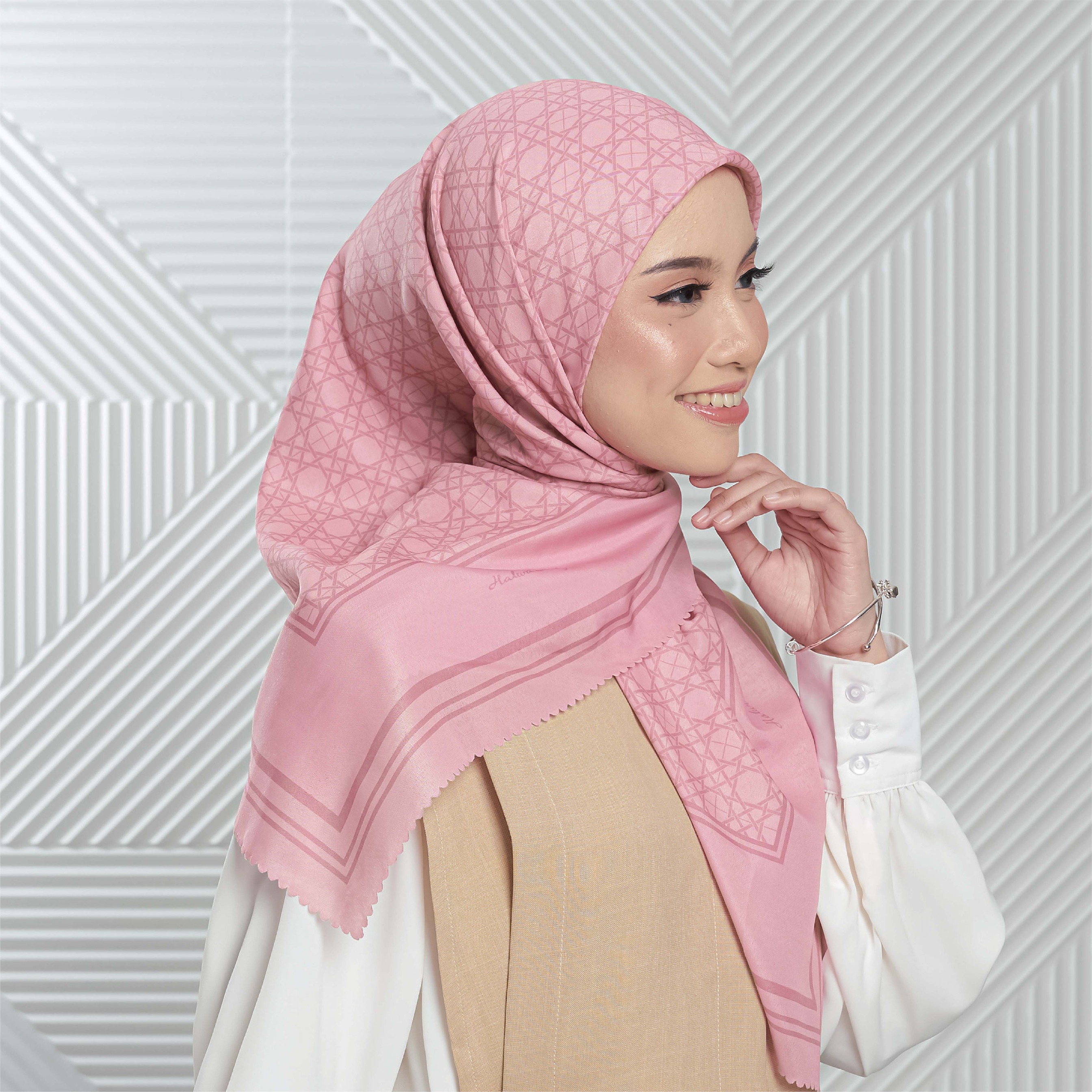 Halwa Scarf Anyaman Rose Tan