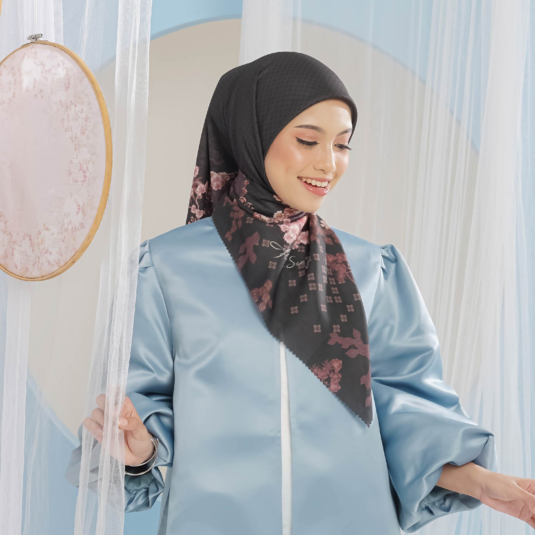 Halwa Scarf Prasaja Black