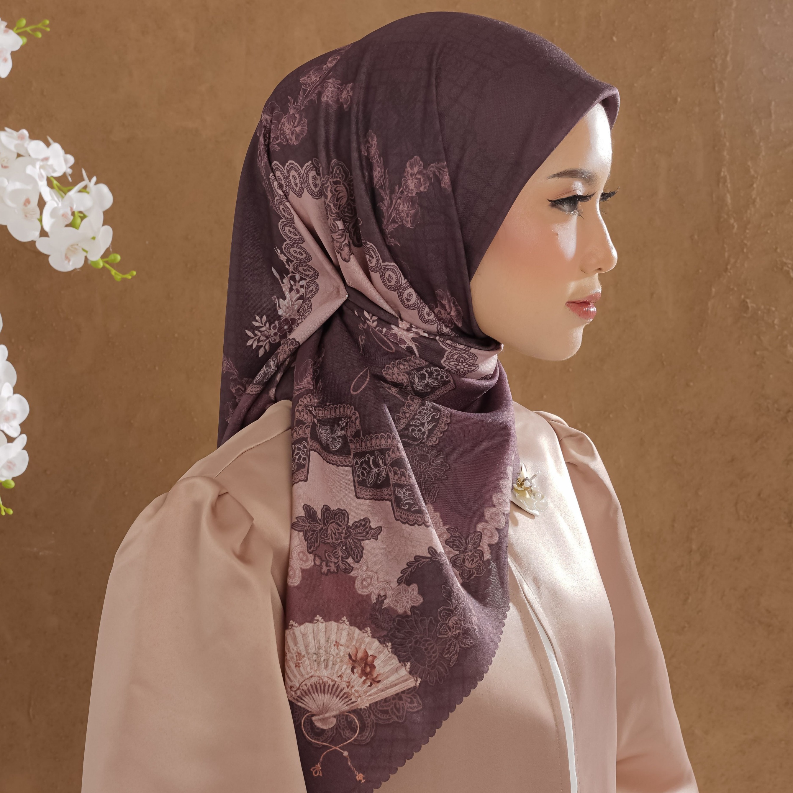Halwa Scarf Anindya Burgundy