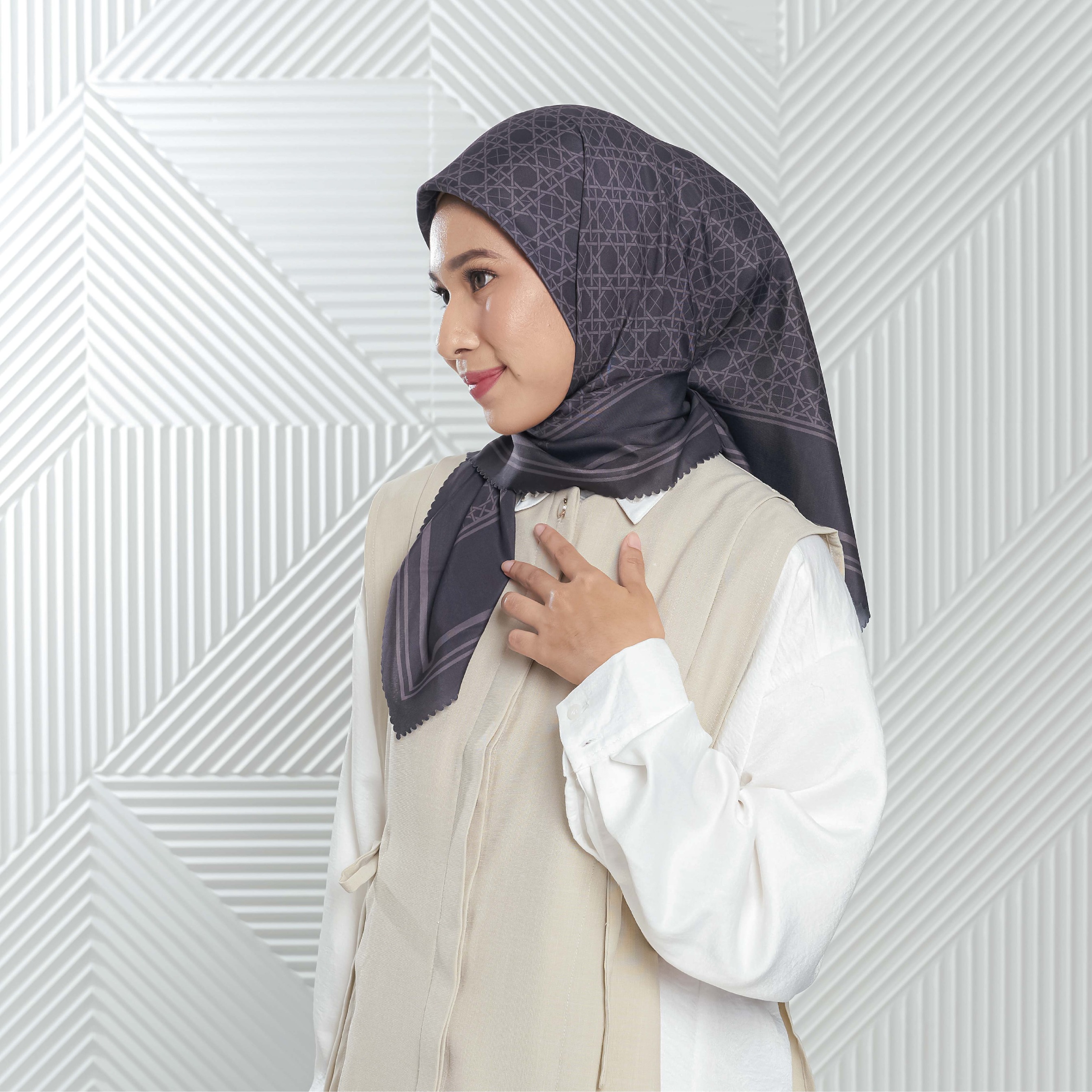 Halwa Scarf Anyaman Charcoal