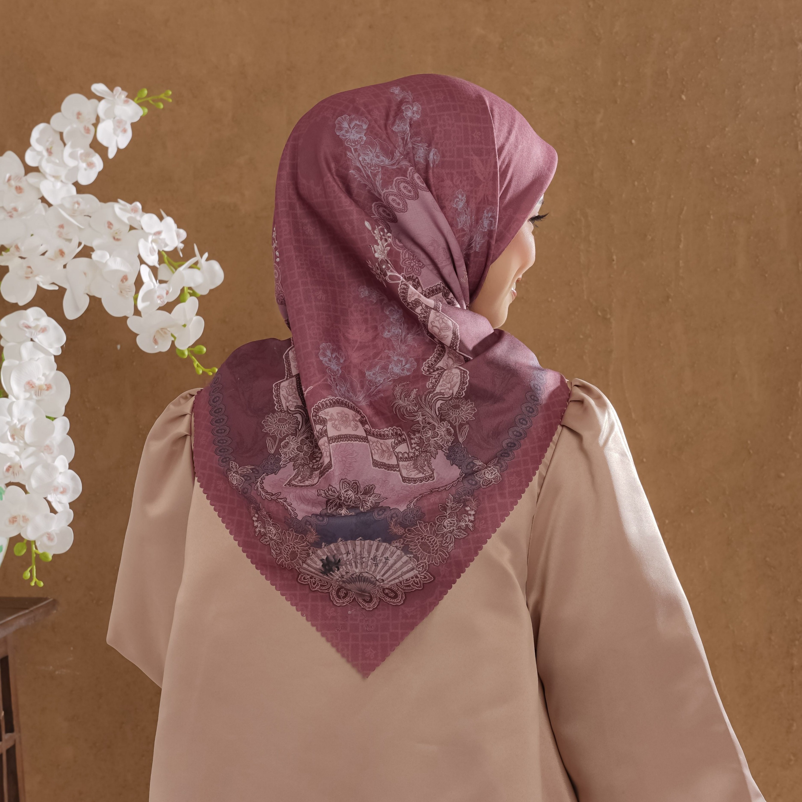 Halwa Scarf Anindya Crimson