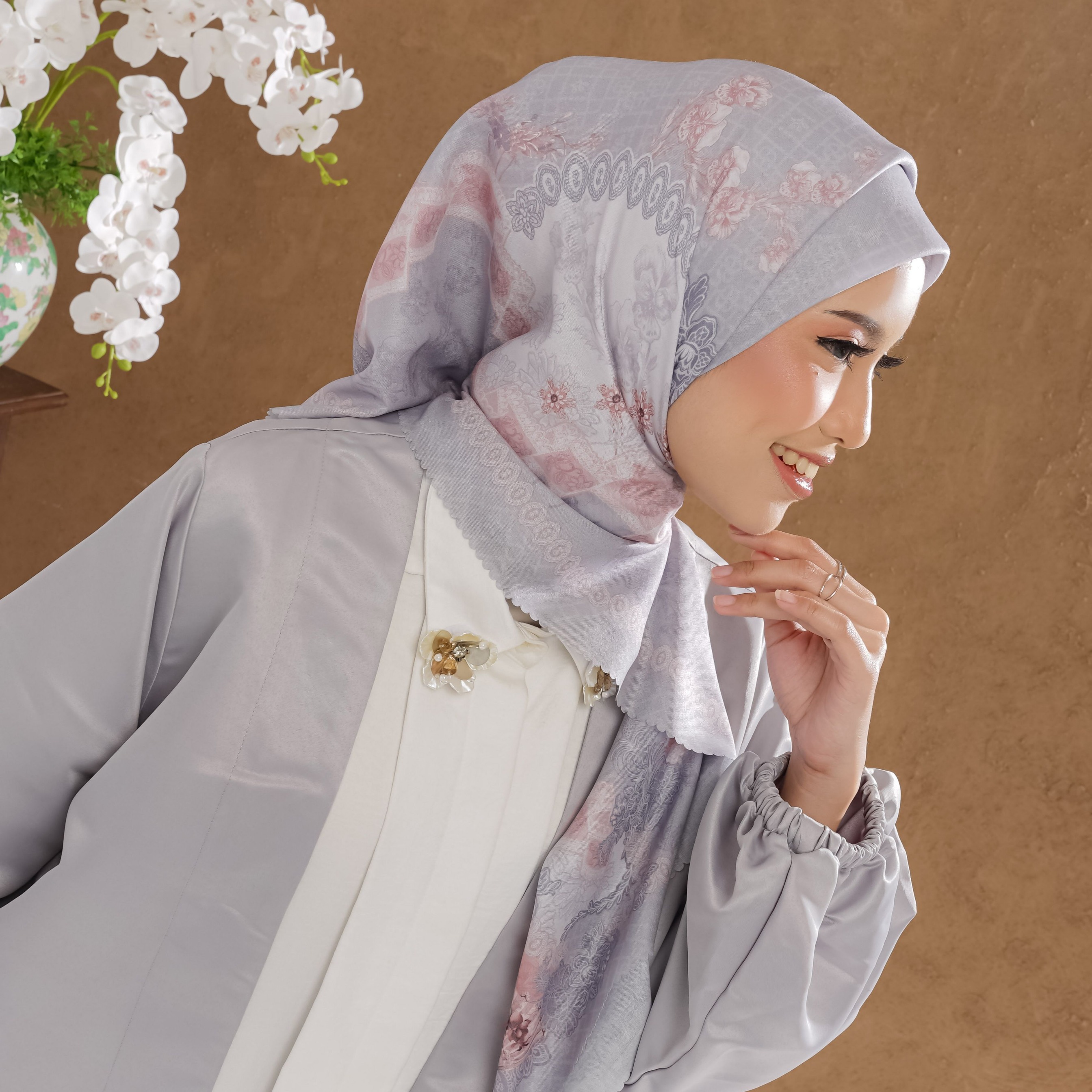 Halwa Scarf Anindya Glacier Grey