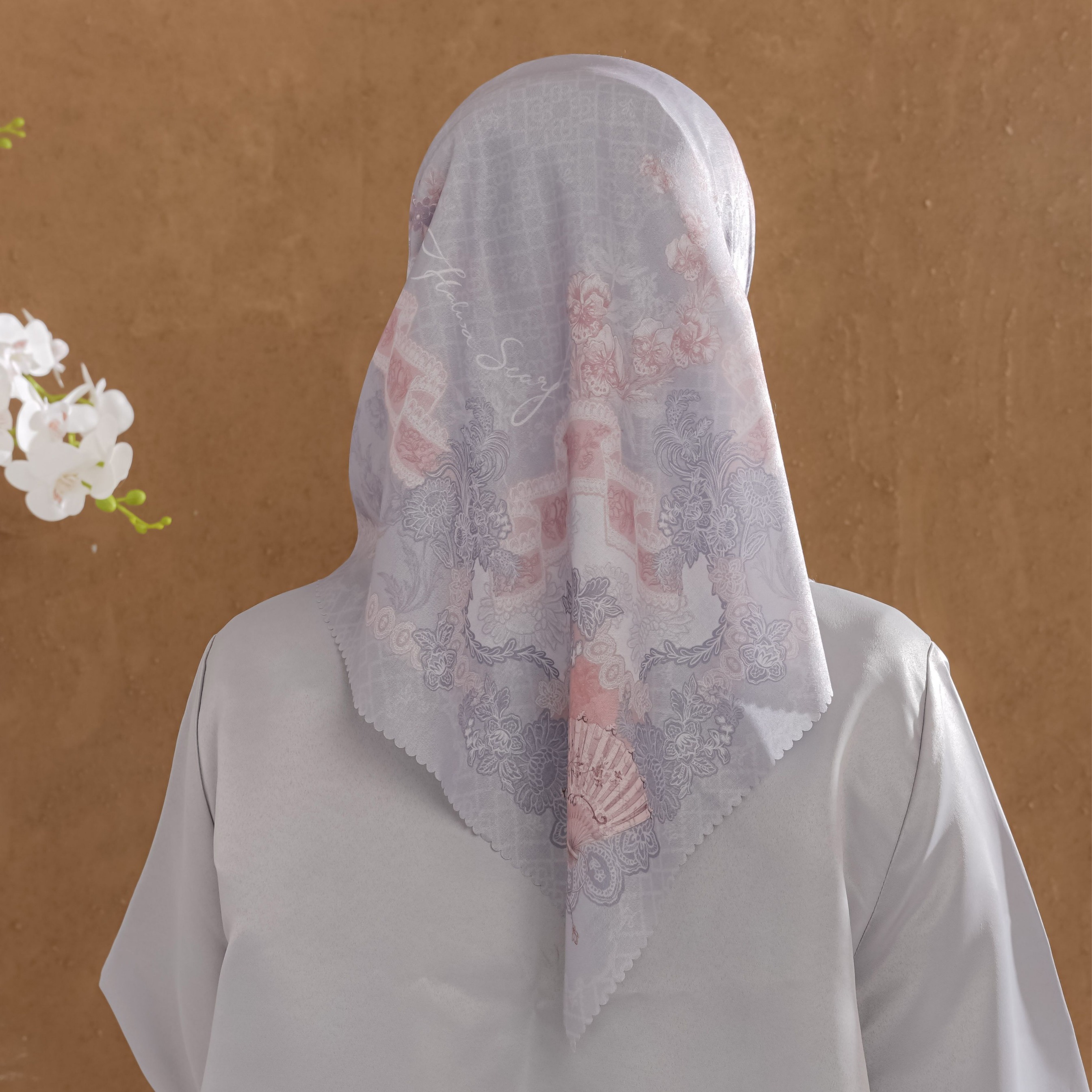 Halwa Scarf Anindya Glacier Grey