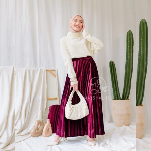 Image of Chio Velvet Skirt