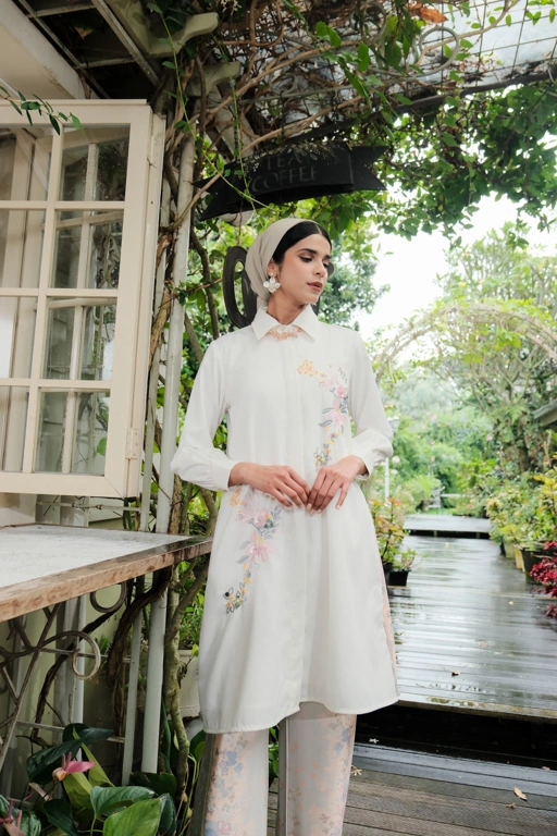 Image of Patrakomala Tunic in Botanical Beauty
