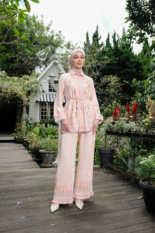 Image of Patrakomala One Set Pleats in Dove Coral