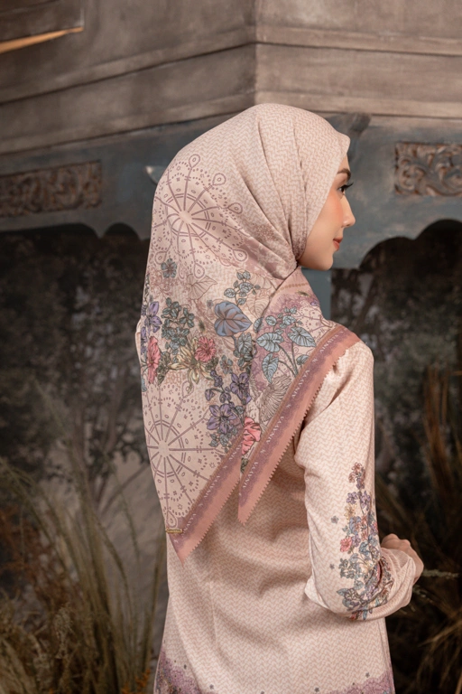 Image of PO Meutia Scarf in Woodrose
