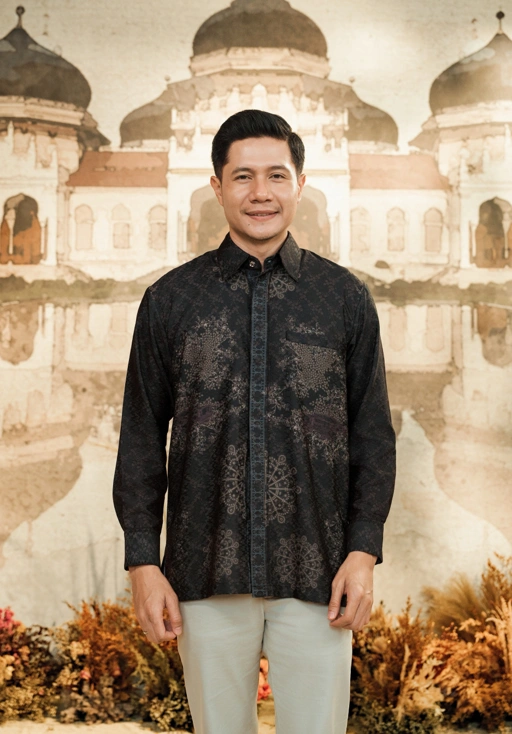 Meutia Shirt Men in Charcoal Black
