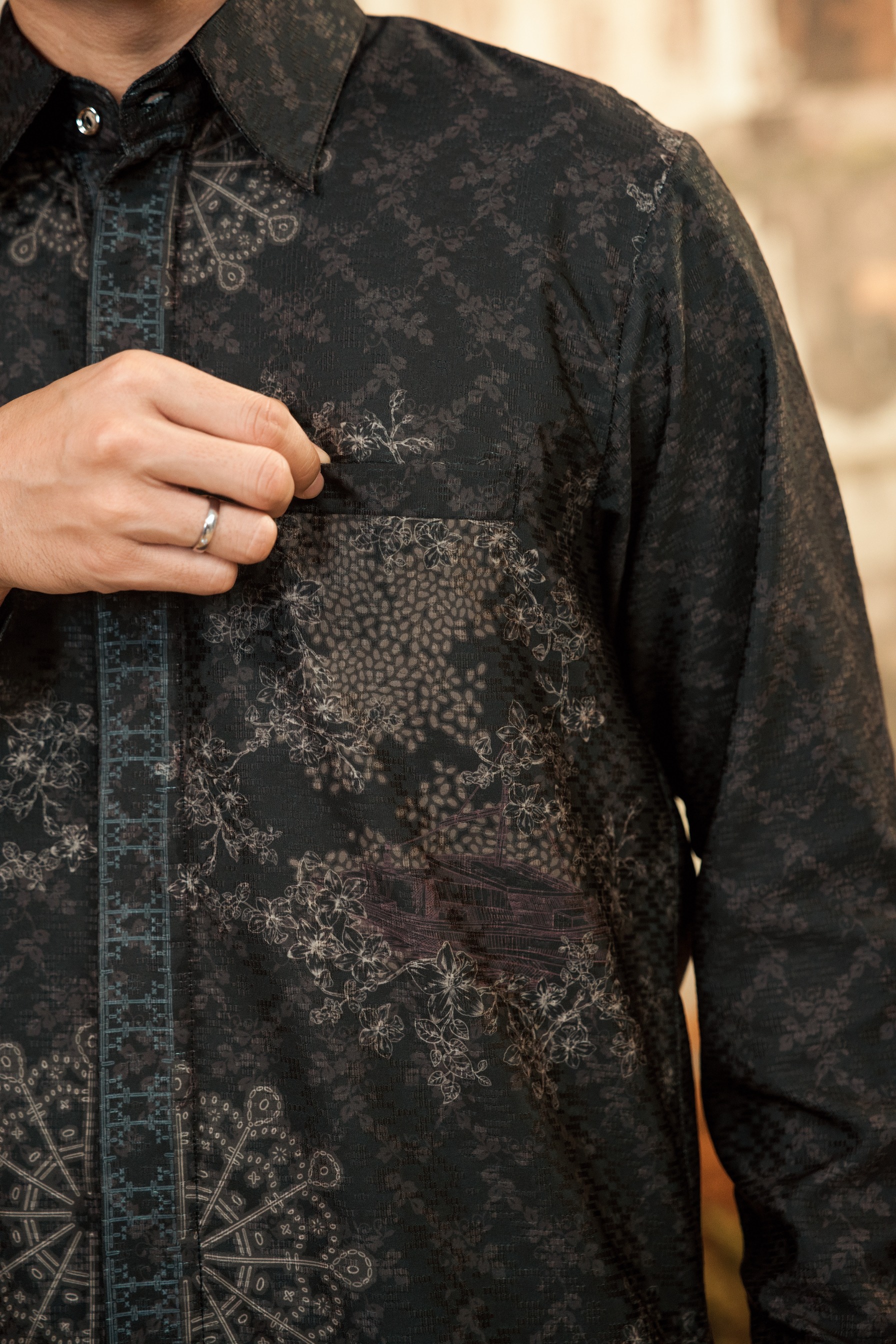 Meutia Shirt Men in Charcoal Black