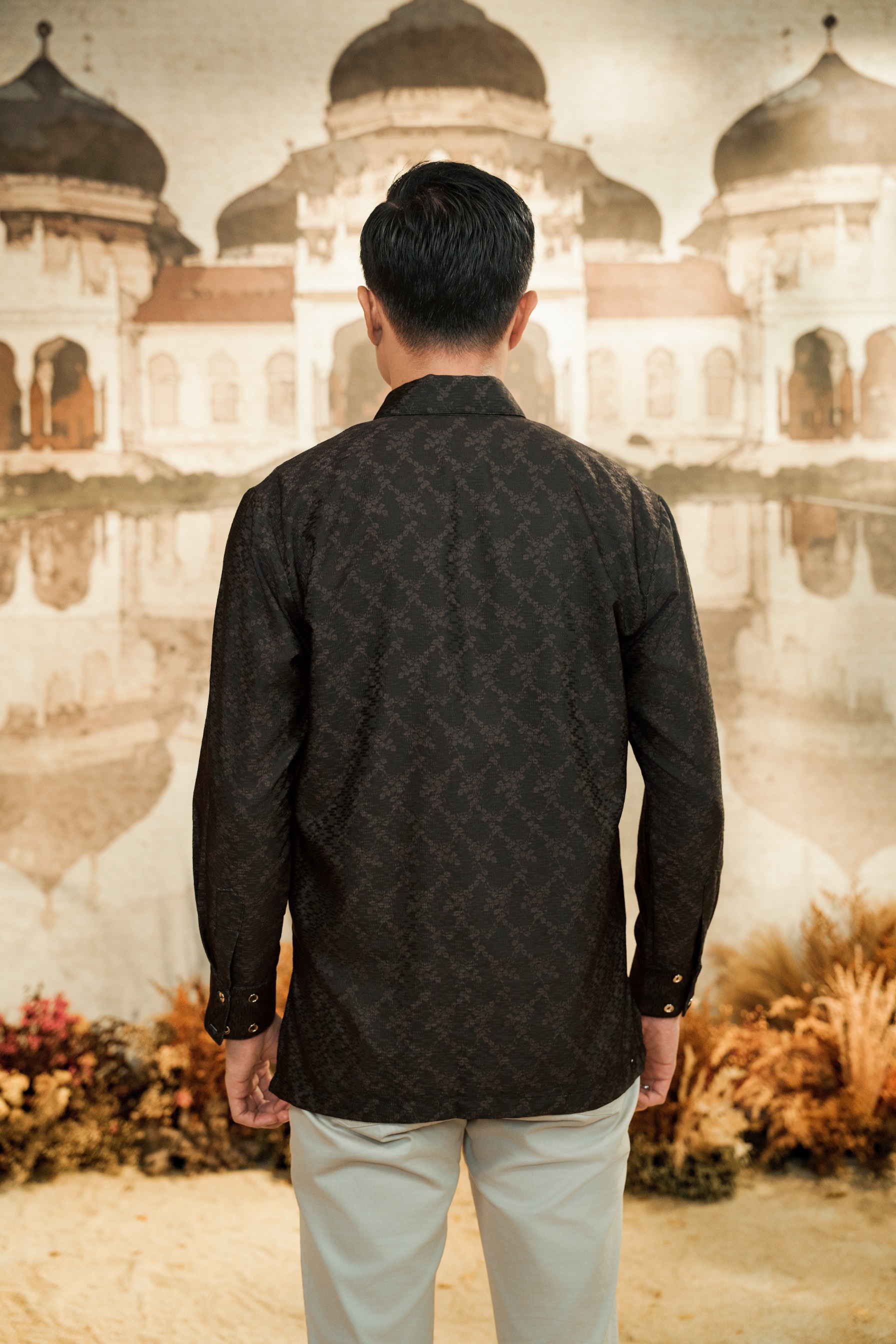 Meutia Shirt Men in Charcoal Black