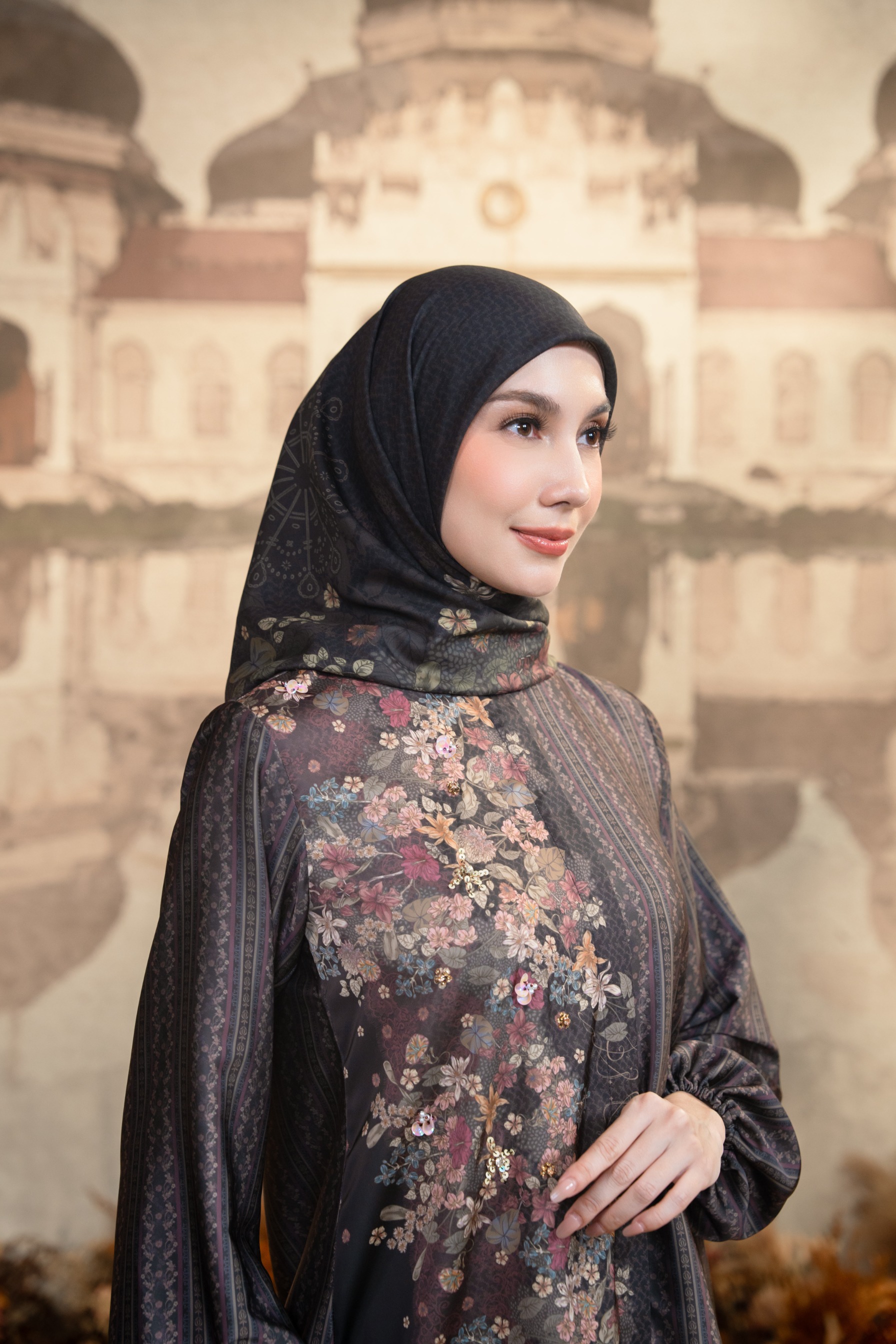 Meutia Scarf in Charcoal Black