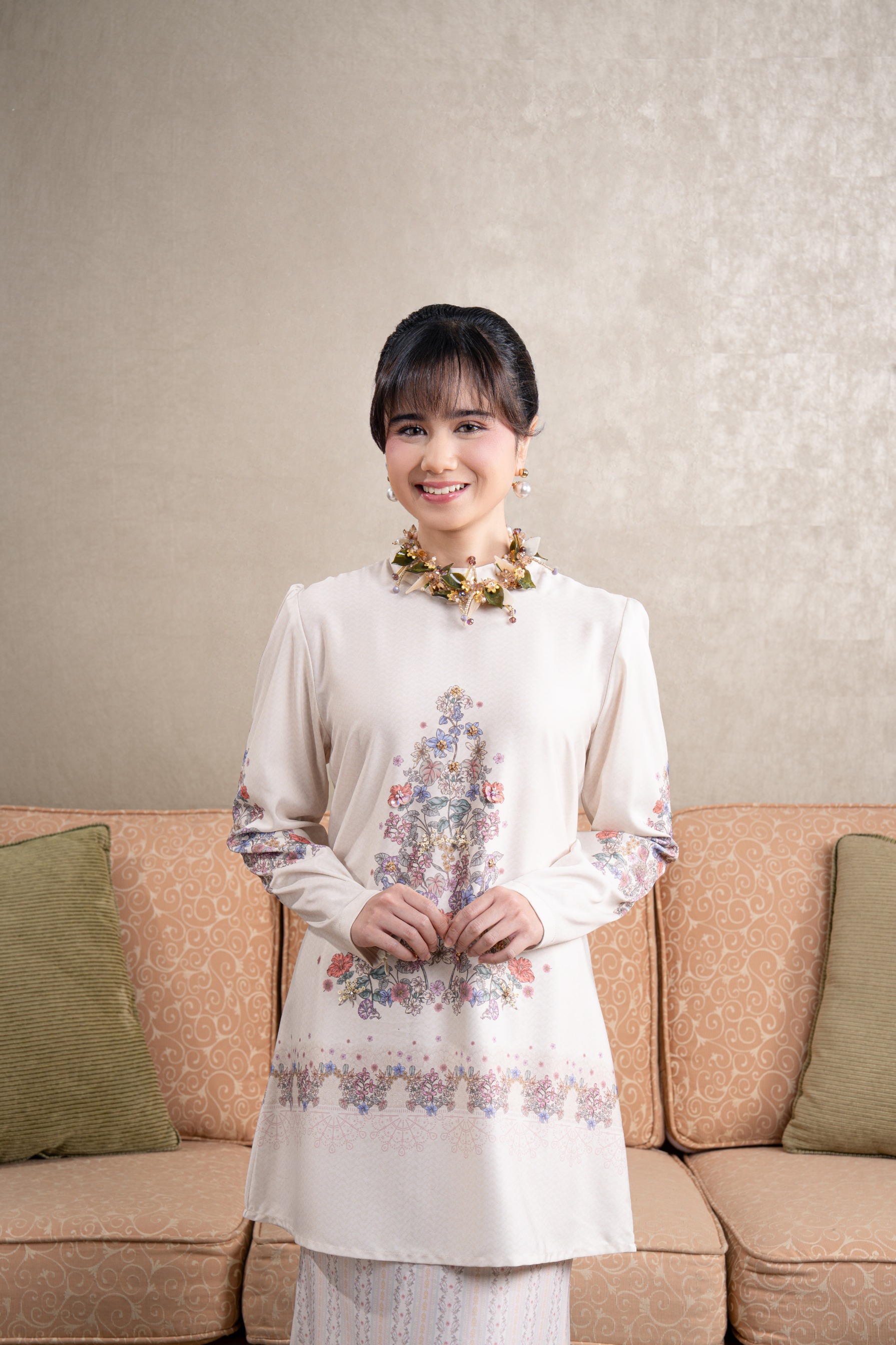 Meutia Kurung Ivory Pearl