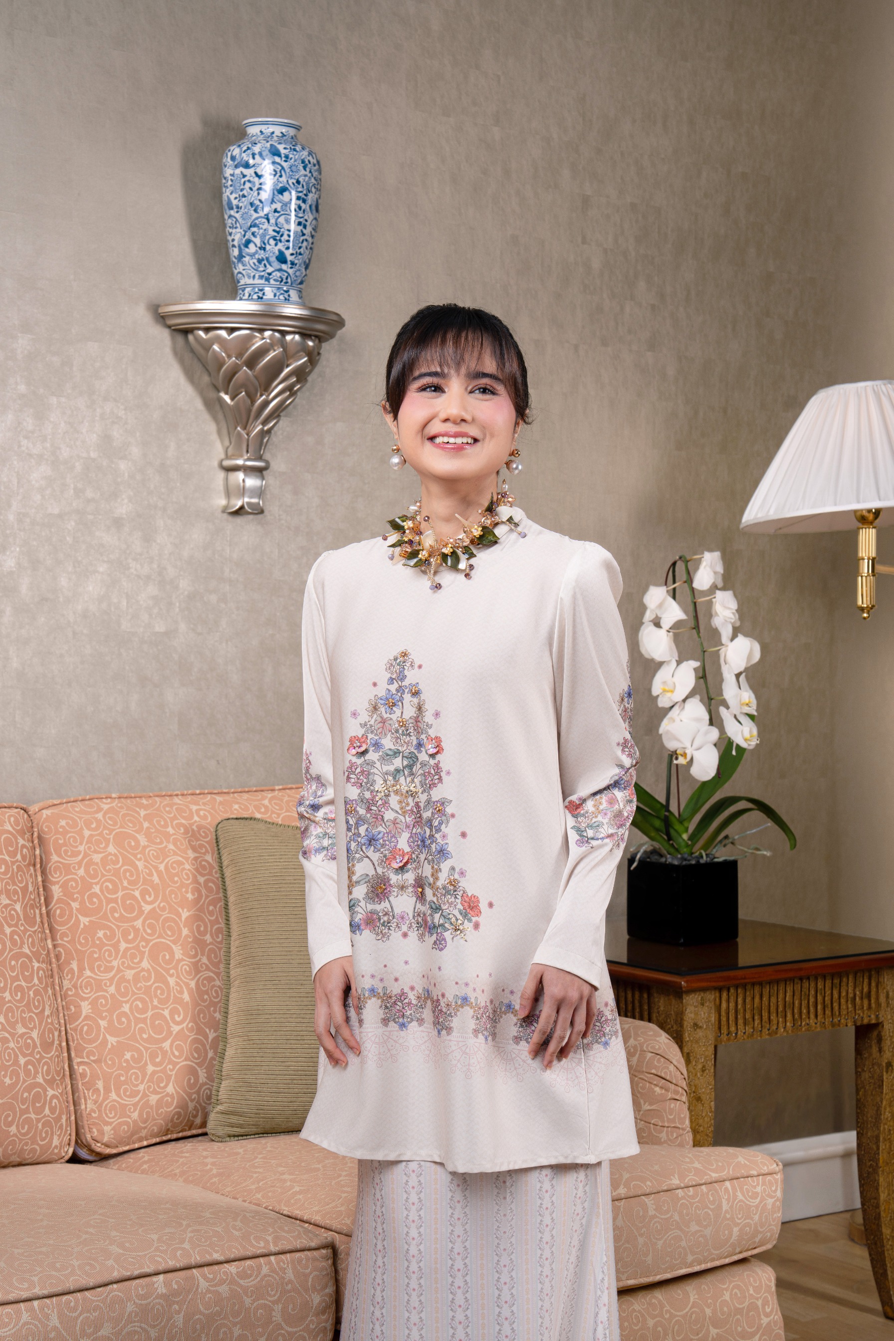 Meutia Kurung Ivory Pearl