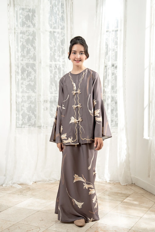 PO Lana Kurung Anak in Misty Taupe