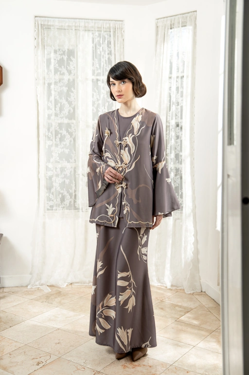 PO Lana Kurung in Misty Taupe