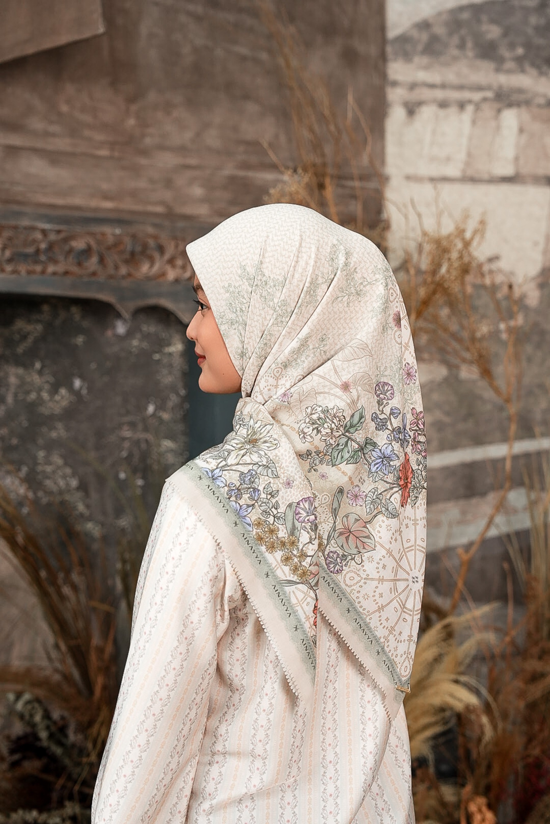 Meutia Scarf in Ivory Pearl