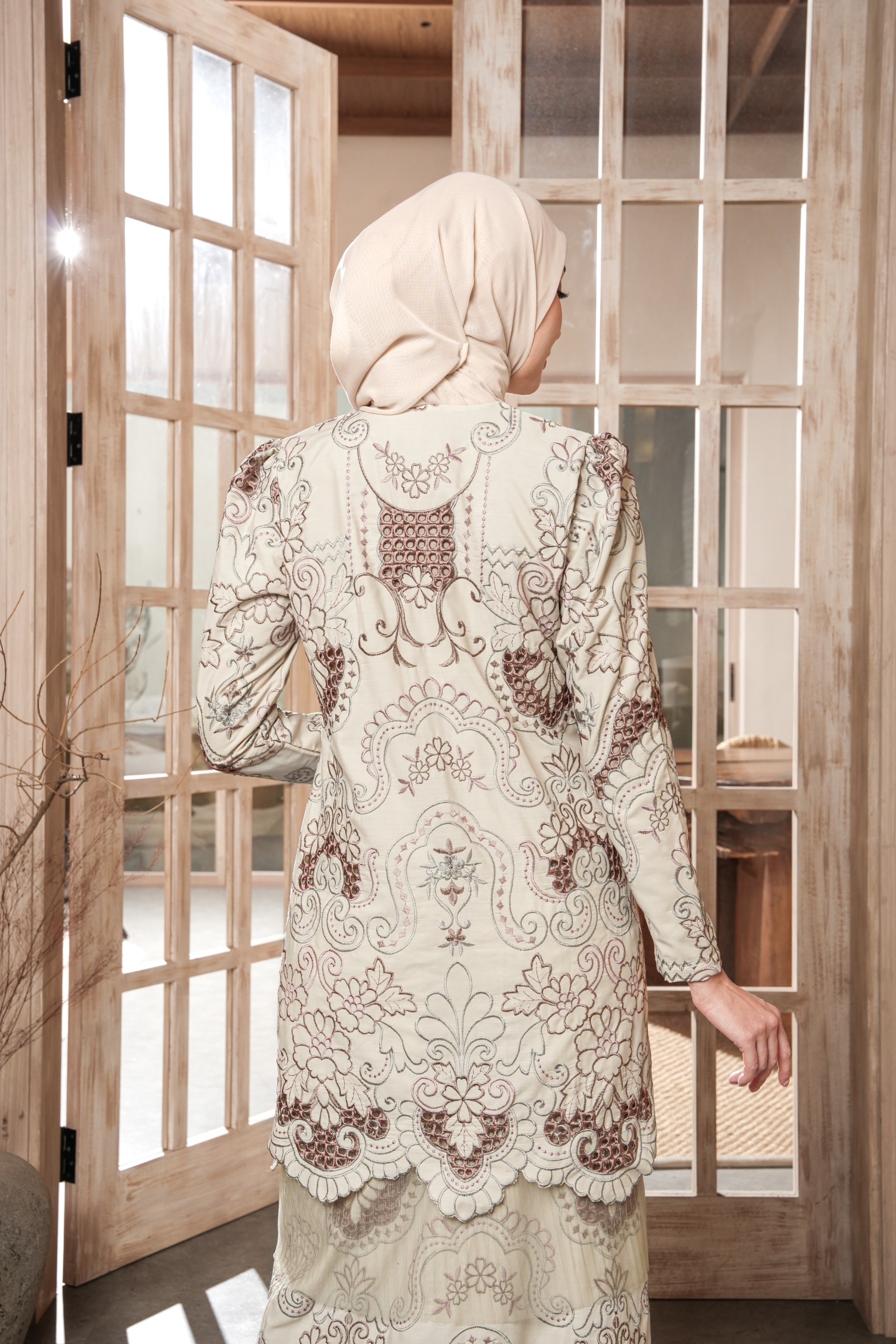 Niskala Kurung in Avo