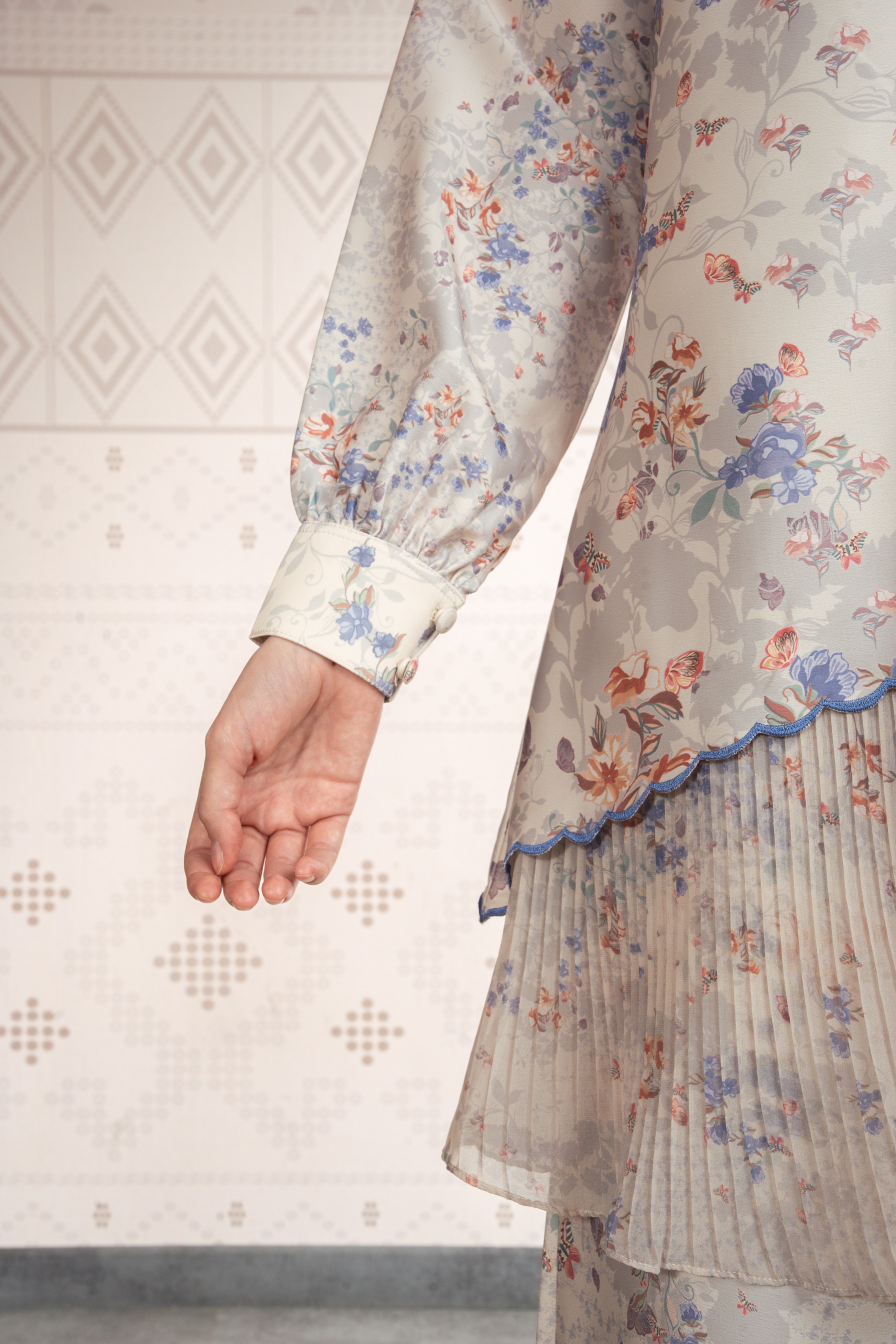 Sylviora Kurung in Light Daisy