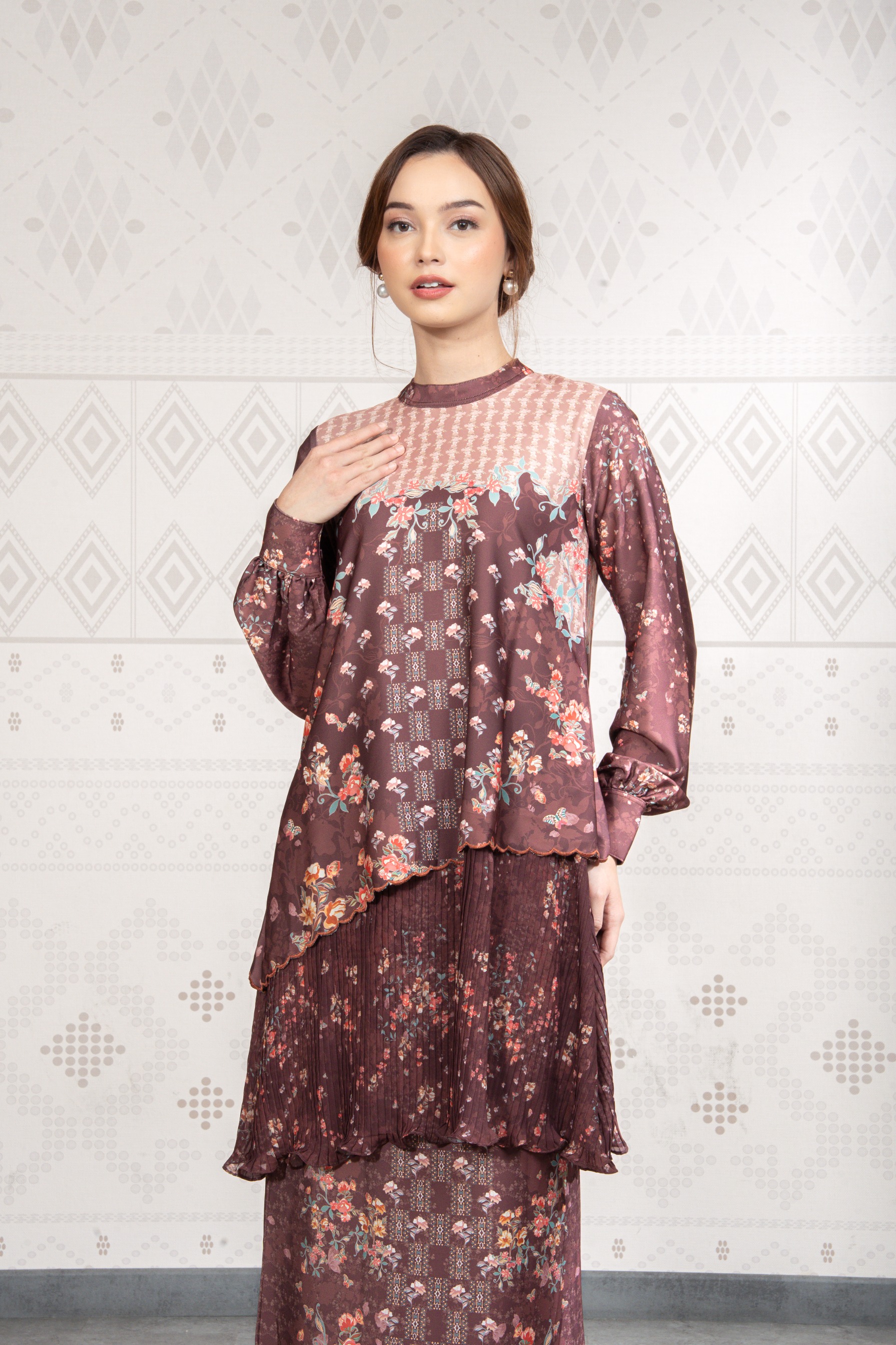 Sylviora Kurung in Mahogany