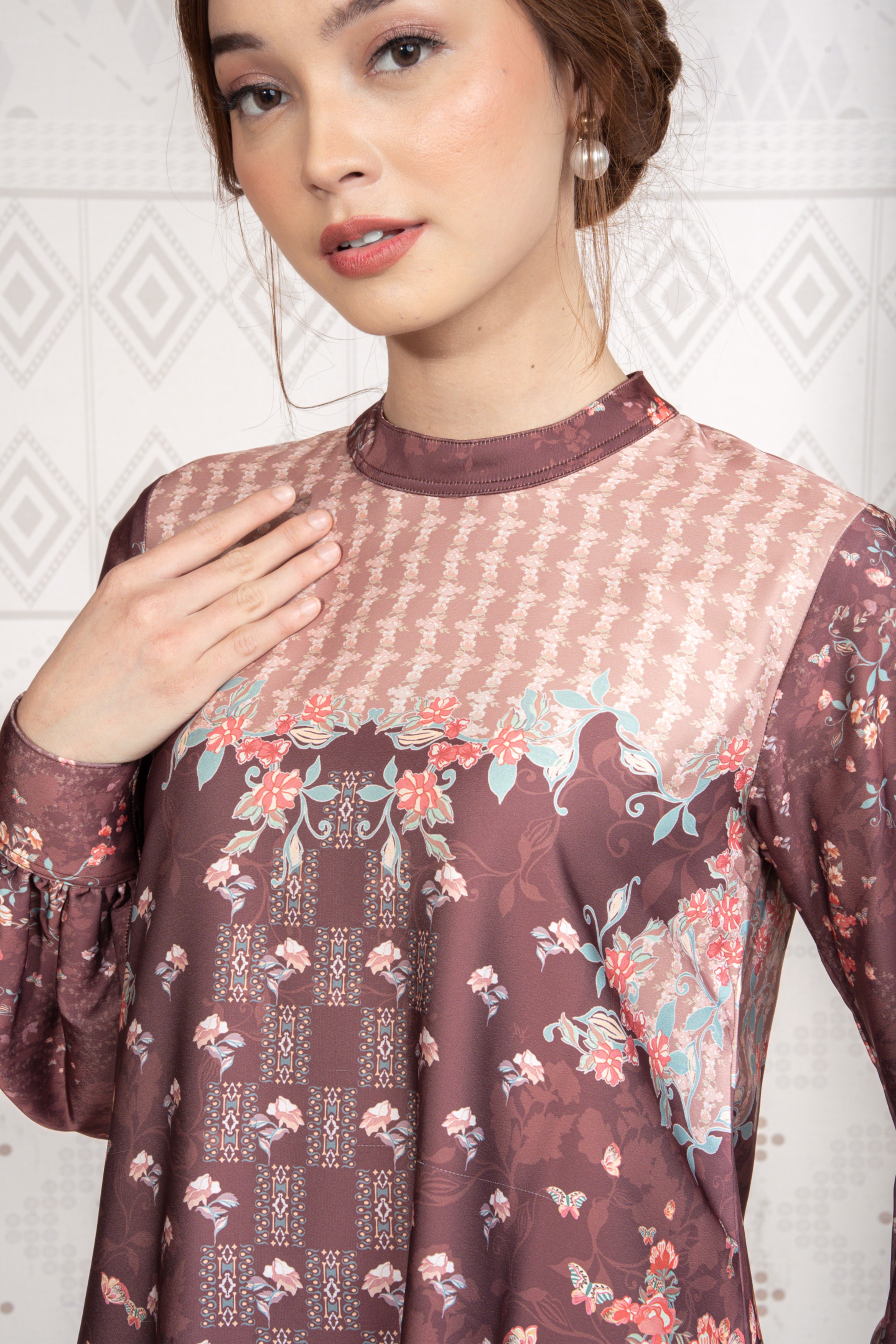 Sylviora Kurung in Mahogany