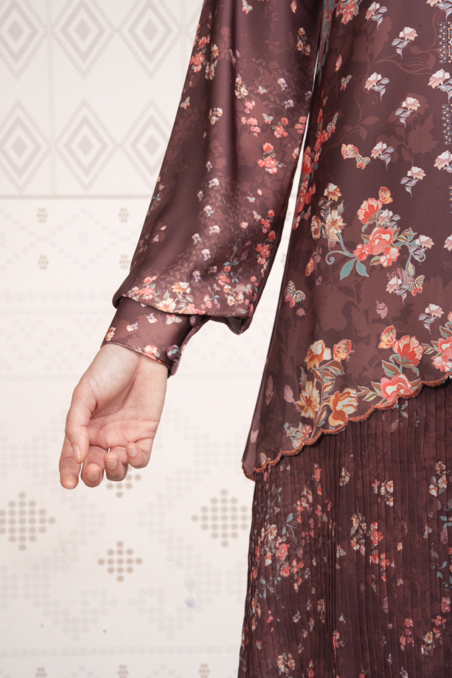 Sylviora Kurung in Mahogany