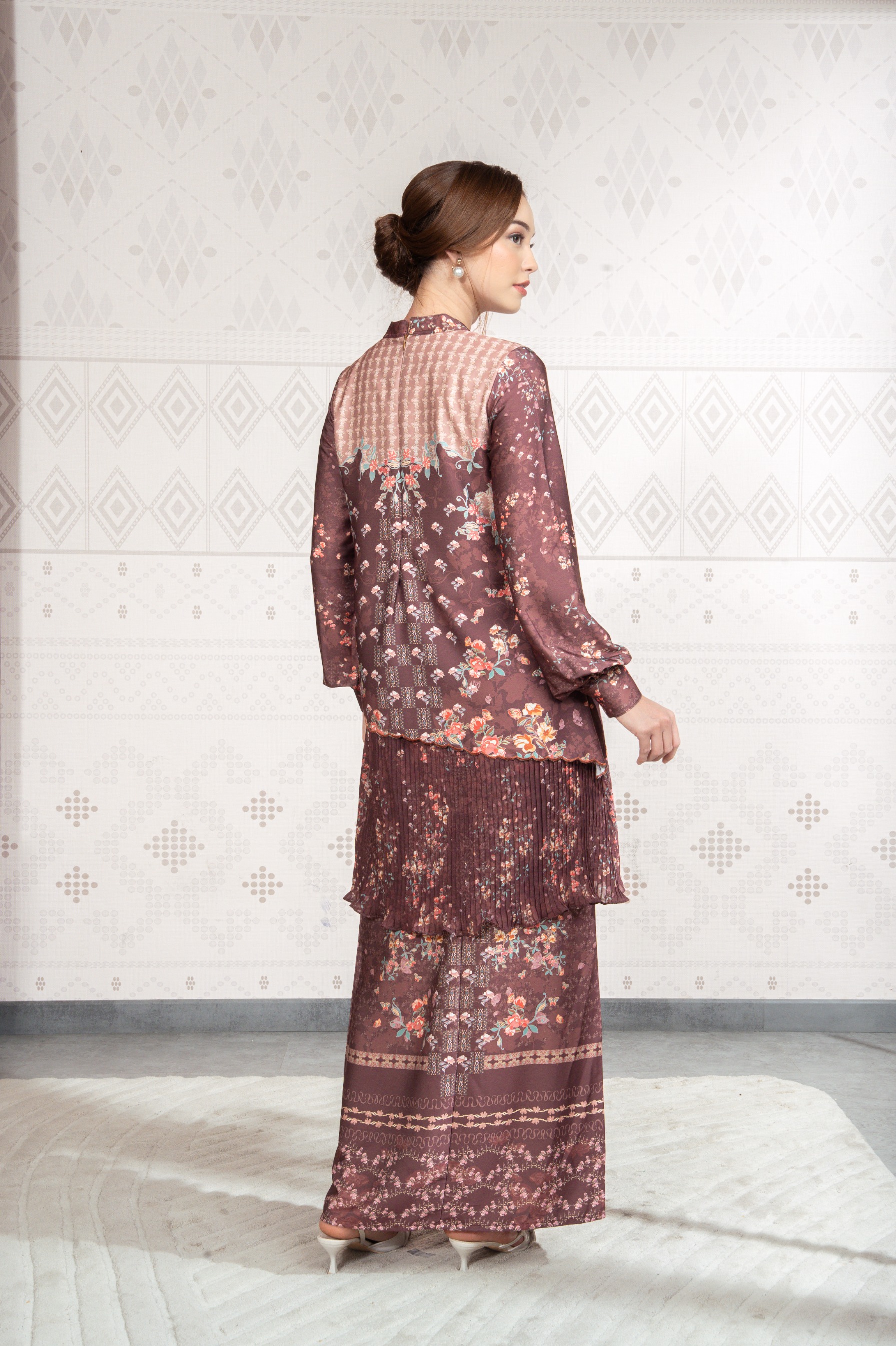 Sylviora Kurung in Mahogany