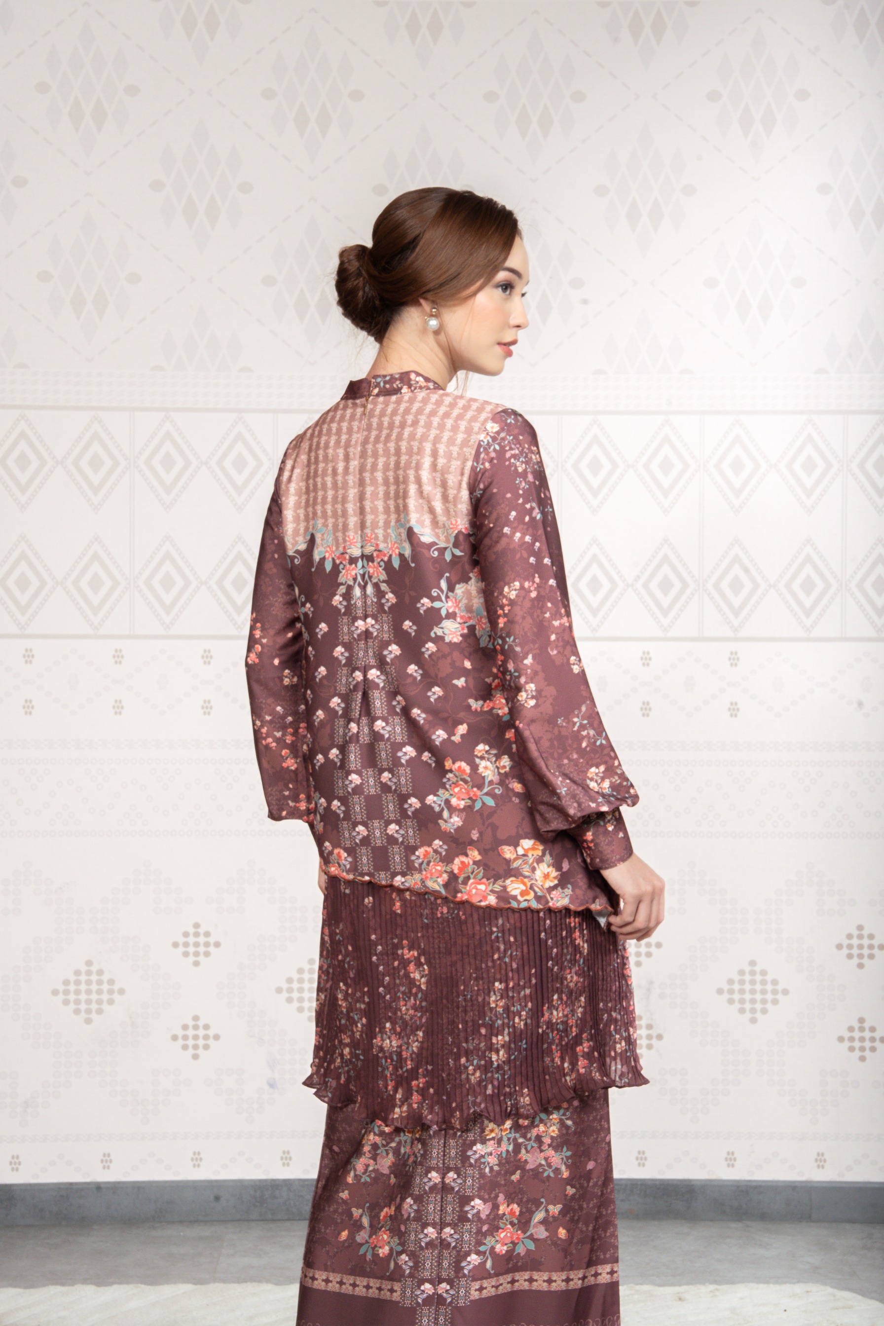 Sylviora Kurung in Mahogany