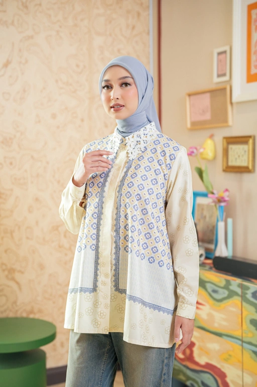 Elodie Blouse In Garden Blue