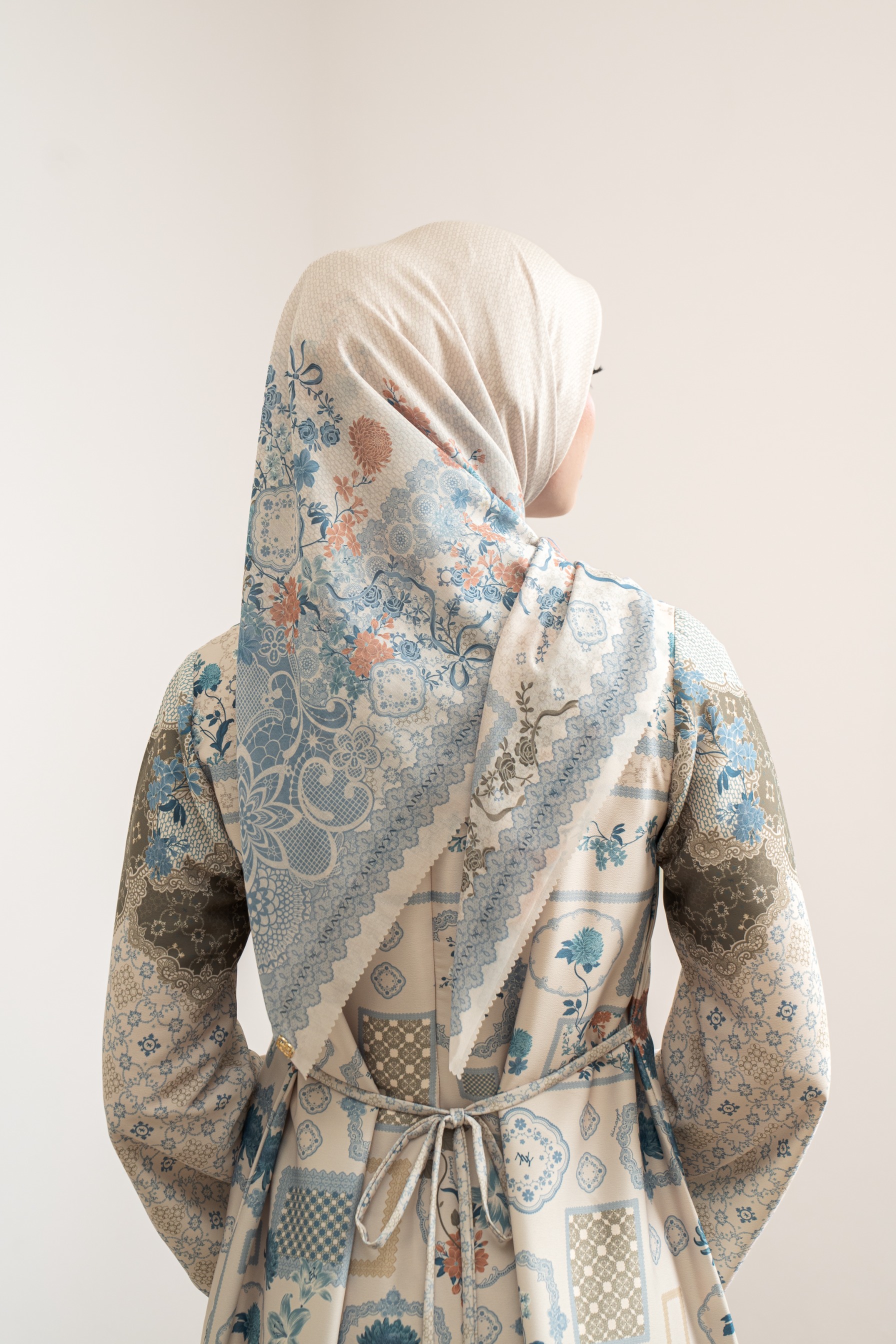 PO Omah Nenek Scarf in Ivory Garden