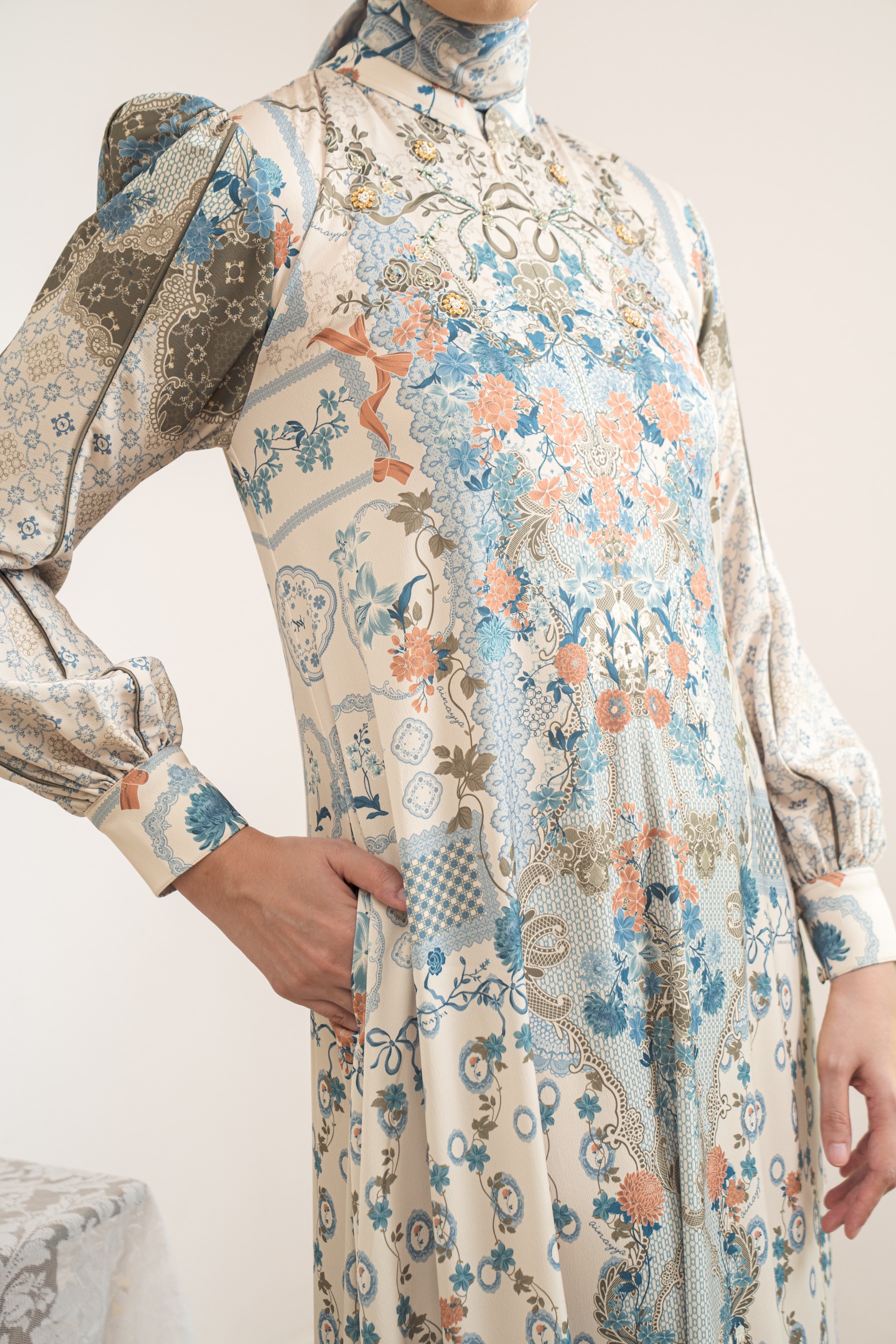 PO Omah Nenek Dress in Ivory Garden