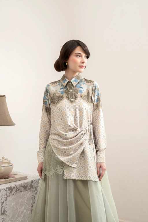 PO Omah Nenek Blouse in Ivory Garden