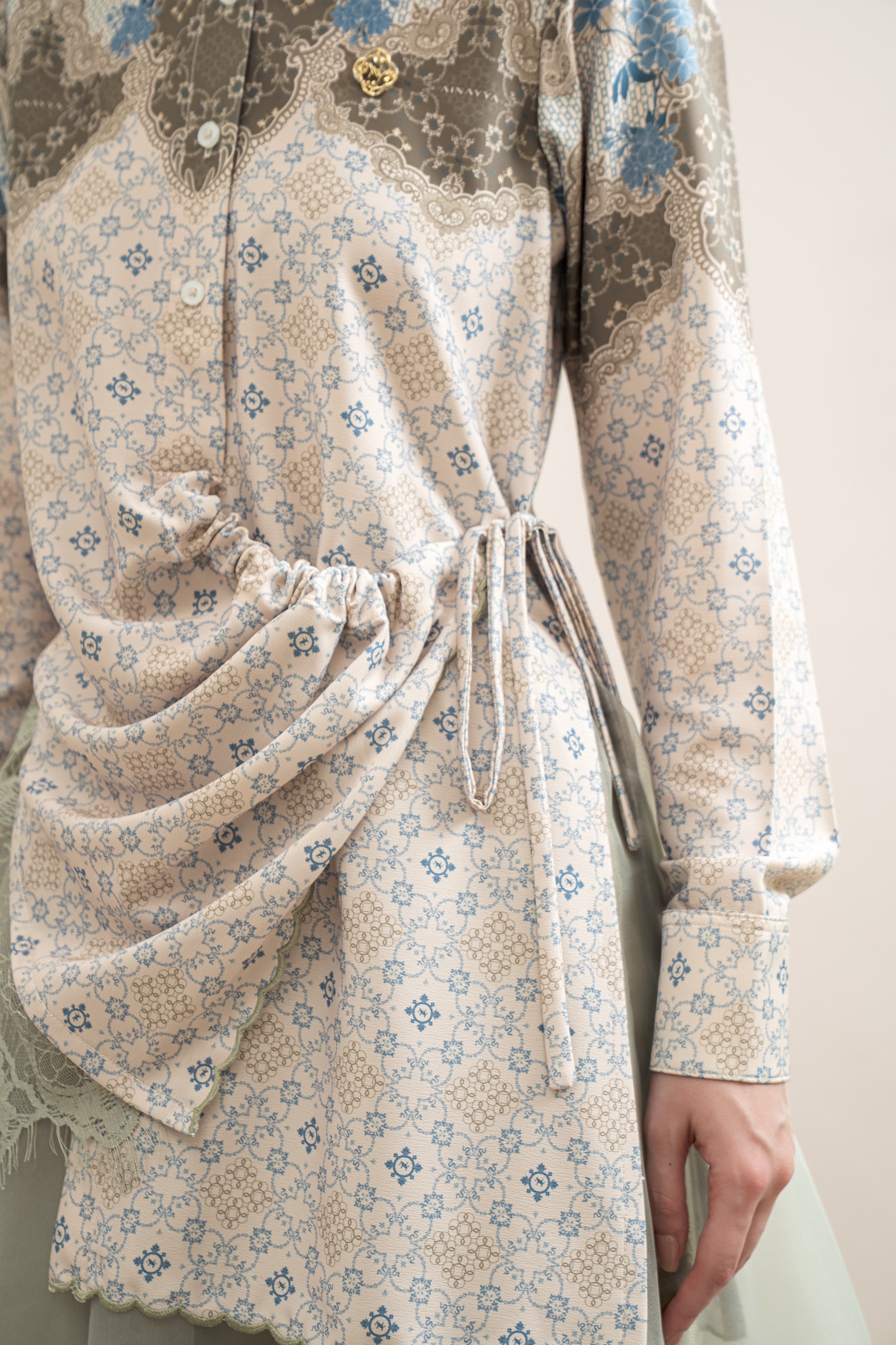 PO Omah Nenek Blouse in Ivory Garden