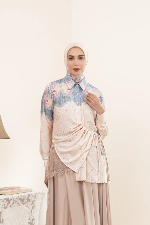 PO Omah Nenek Blouse in Blush Serenity