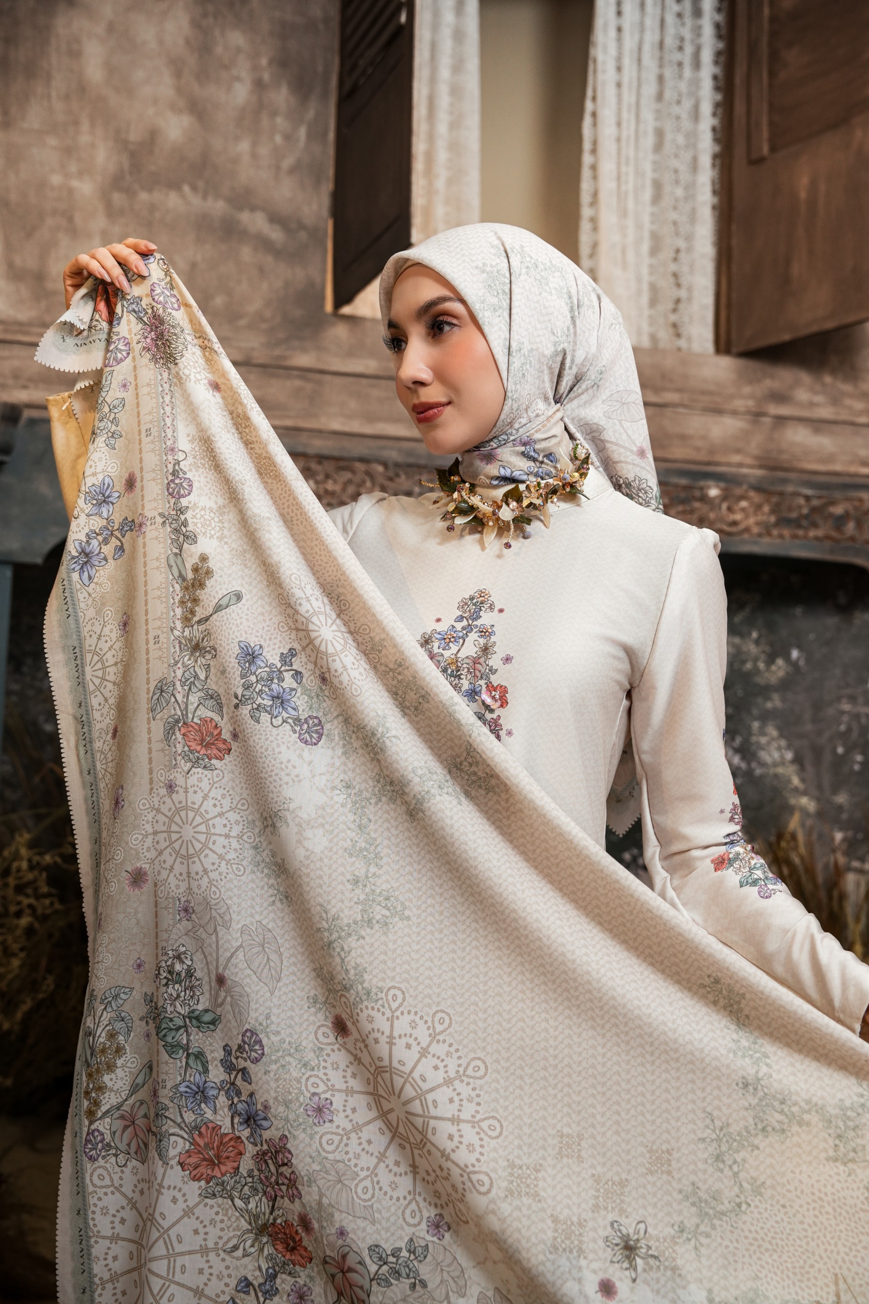 Meutia Scarf in Ivory Pearl