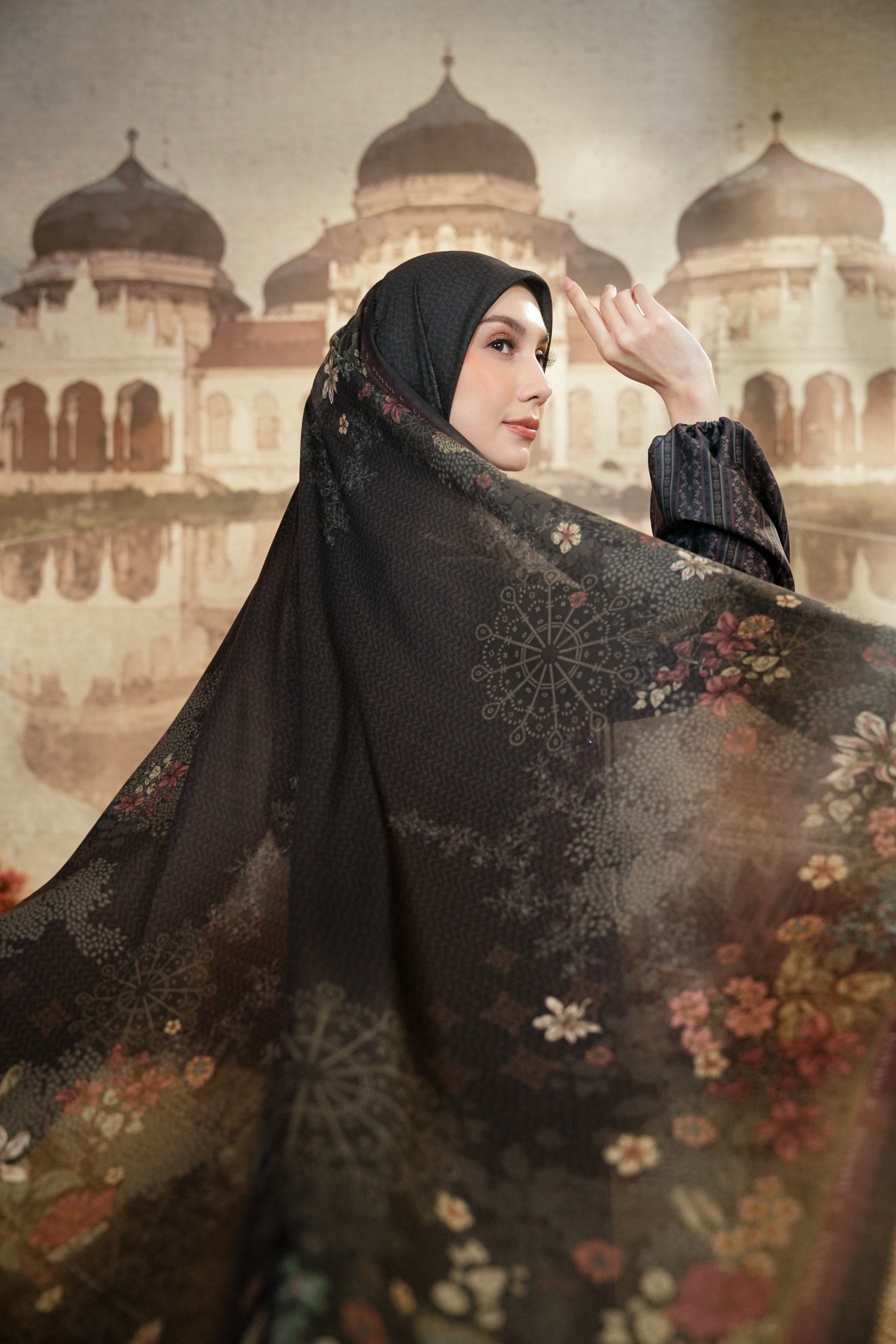 Meutia Scarf in Charcoal Black
