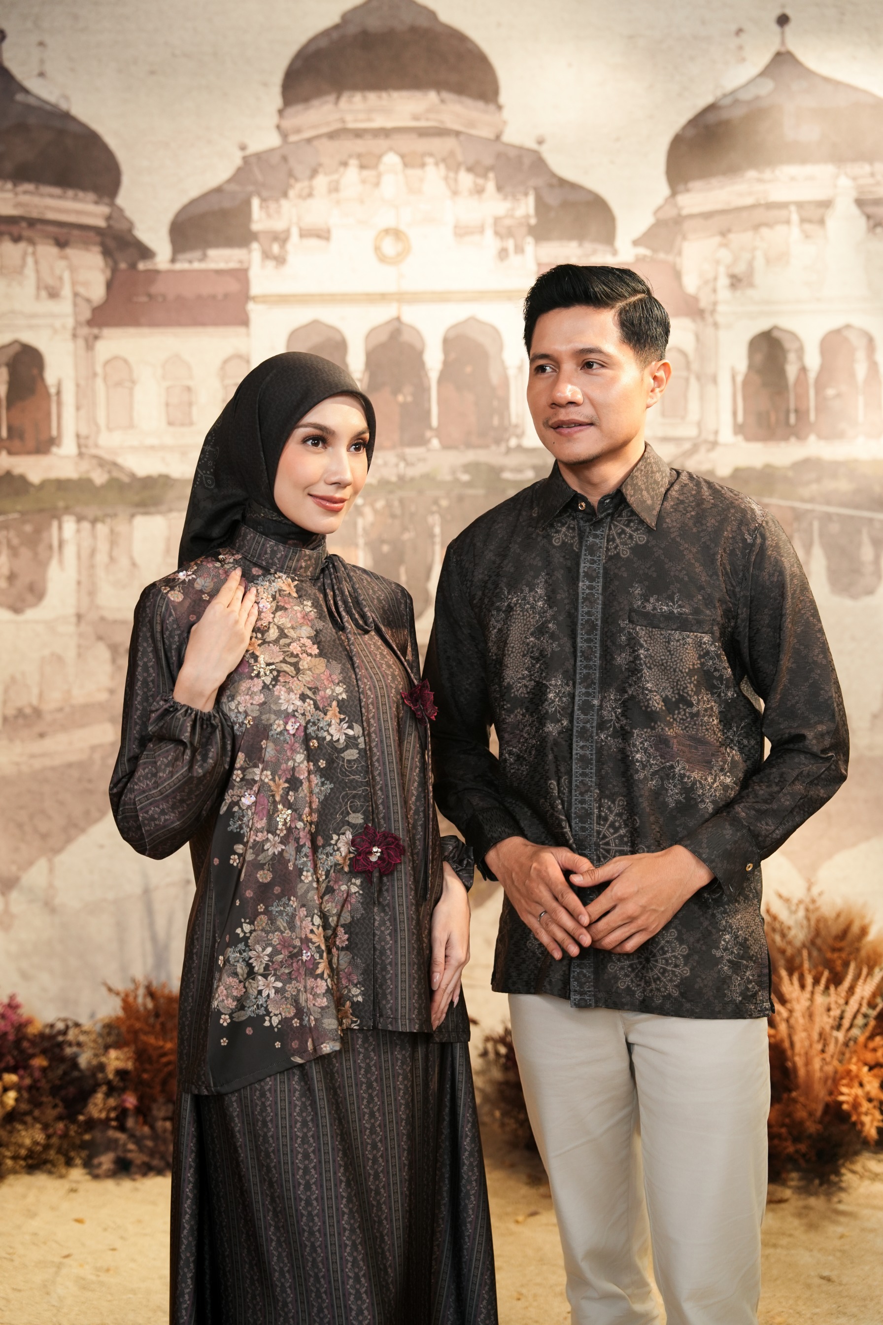 Meutia One Set in Charcoal Black