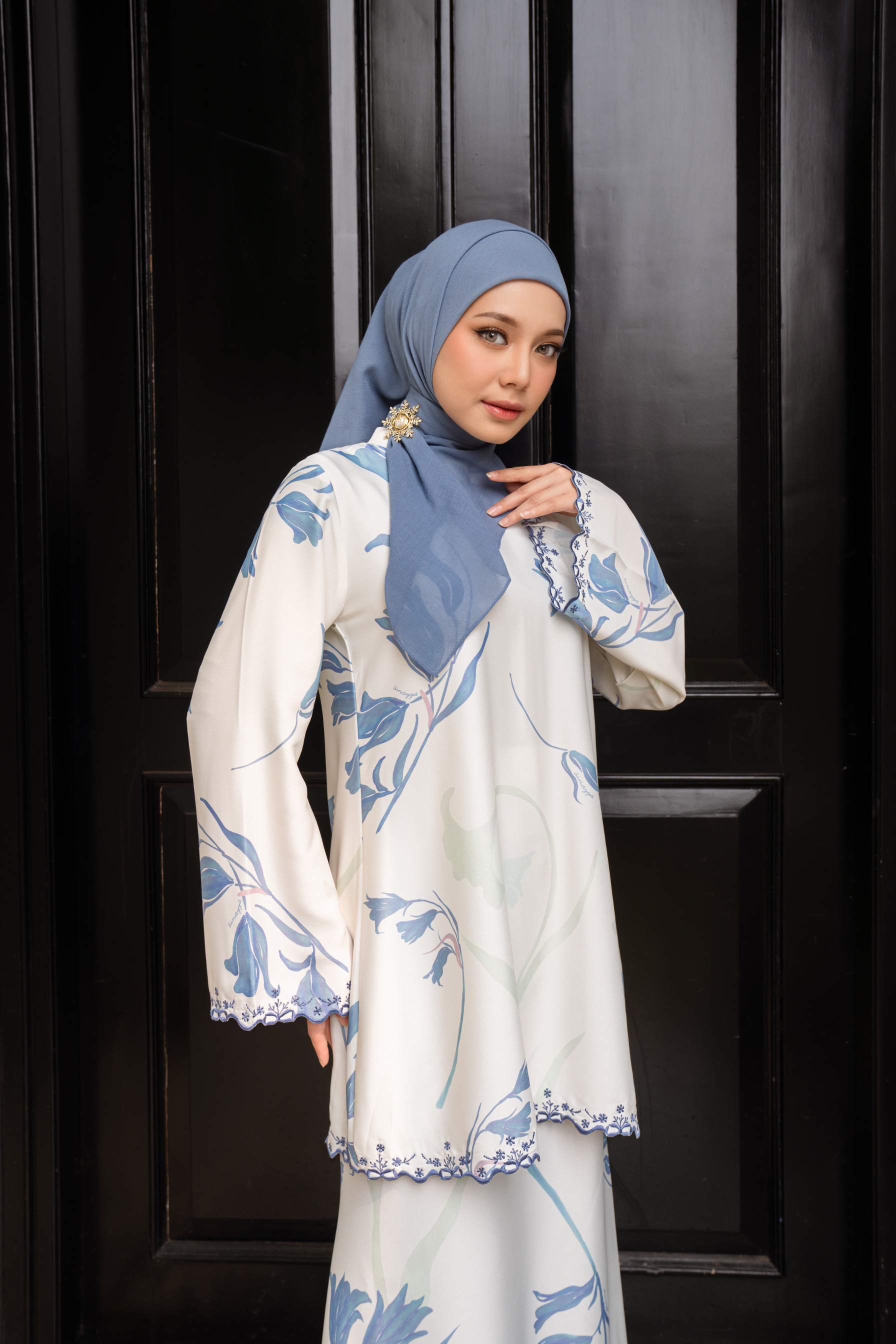 Lana Kurung in Lily Sky