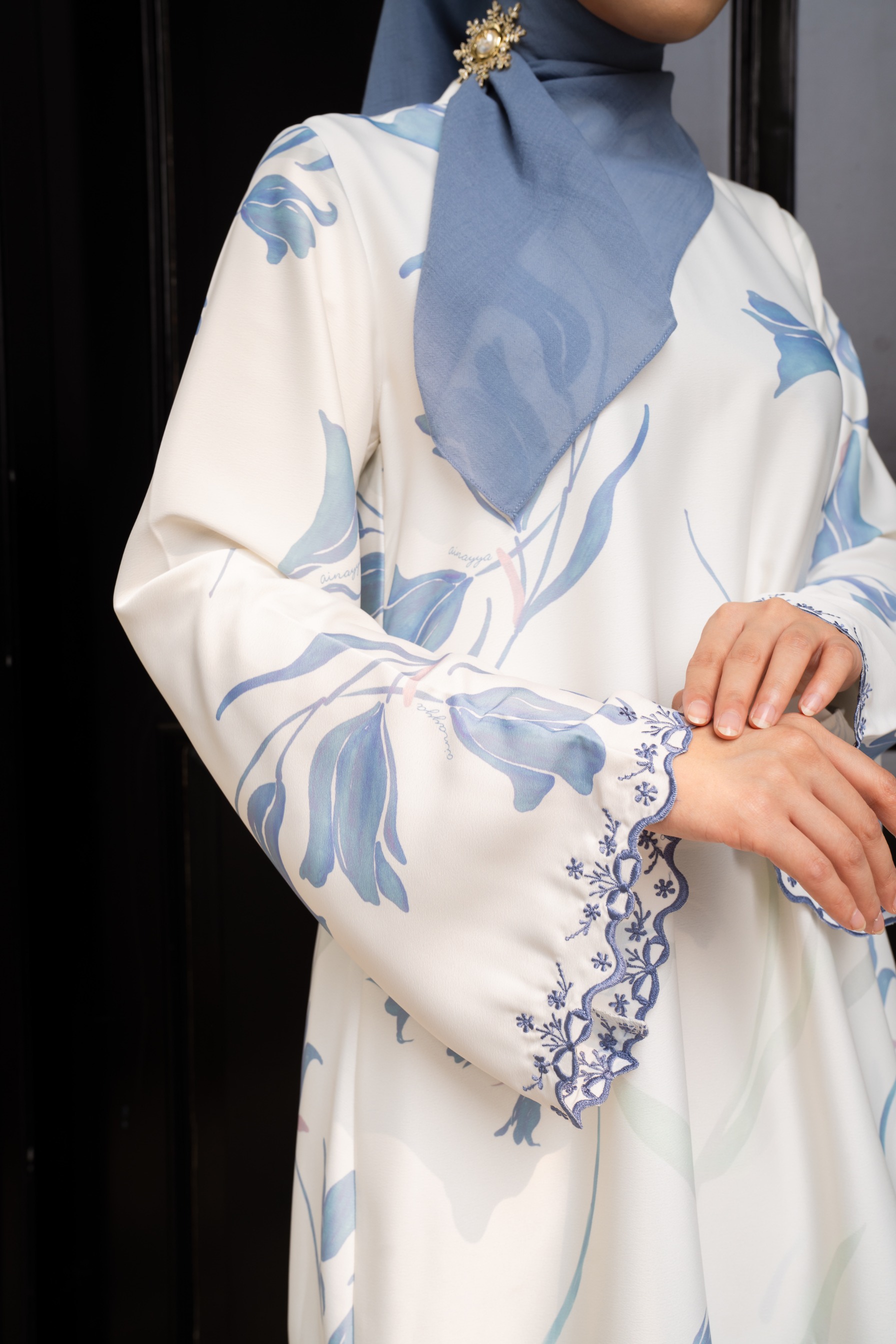 Lana Kurung in Lily Sky