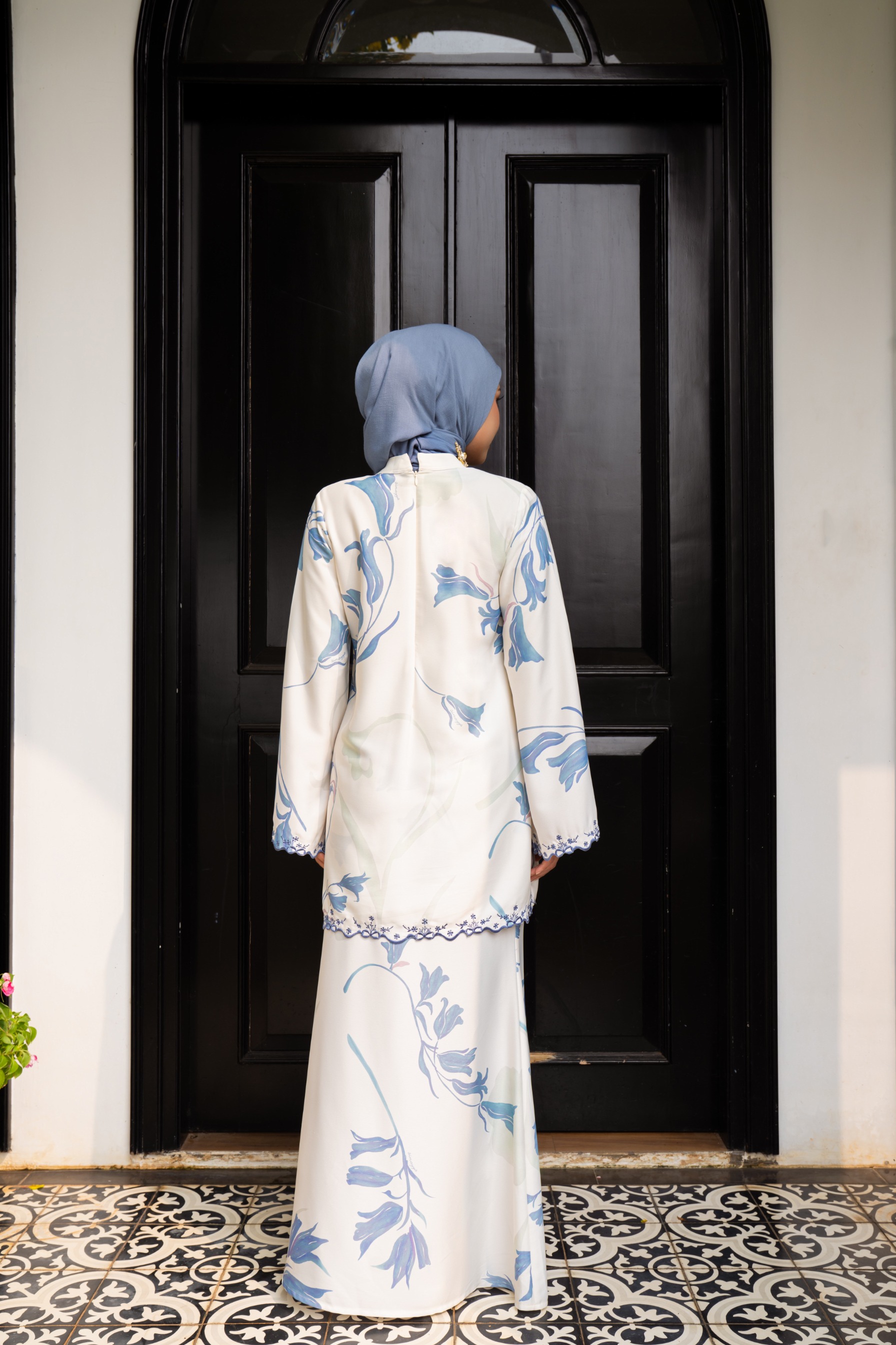 Lana Kurung in Lily Sky