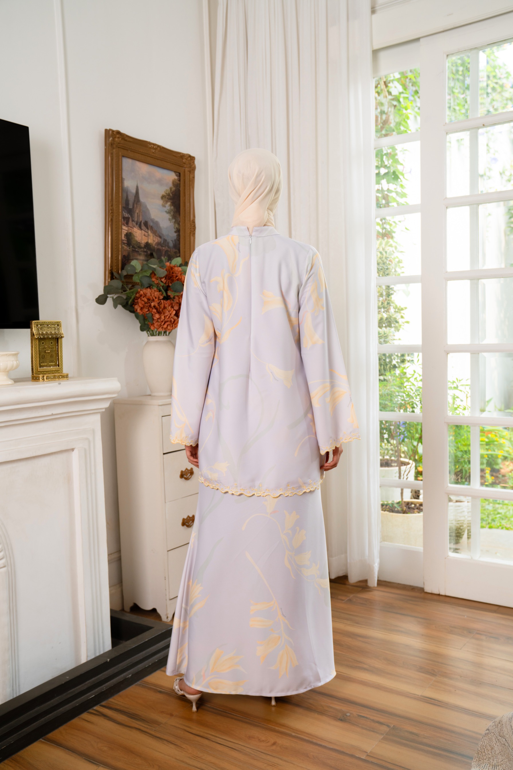 Lana Kurung in Orchid Bloom