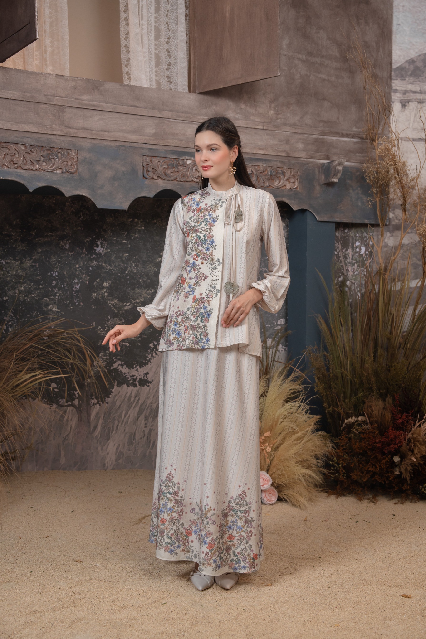 Meutia One Set in Ivory Pearl