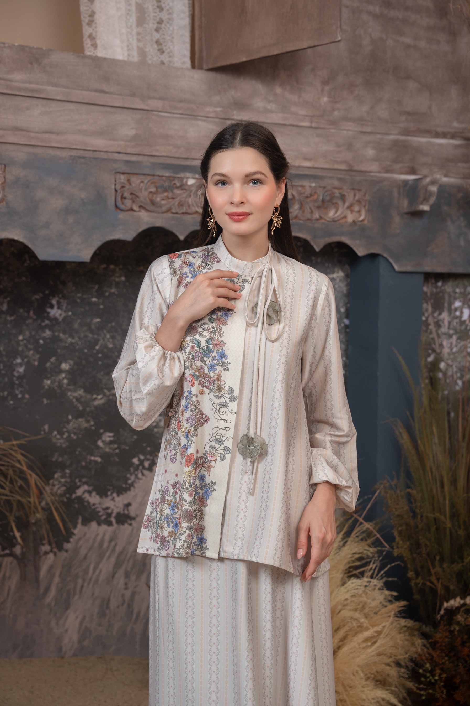 Meutia One Set in Ivory Pearl