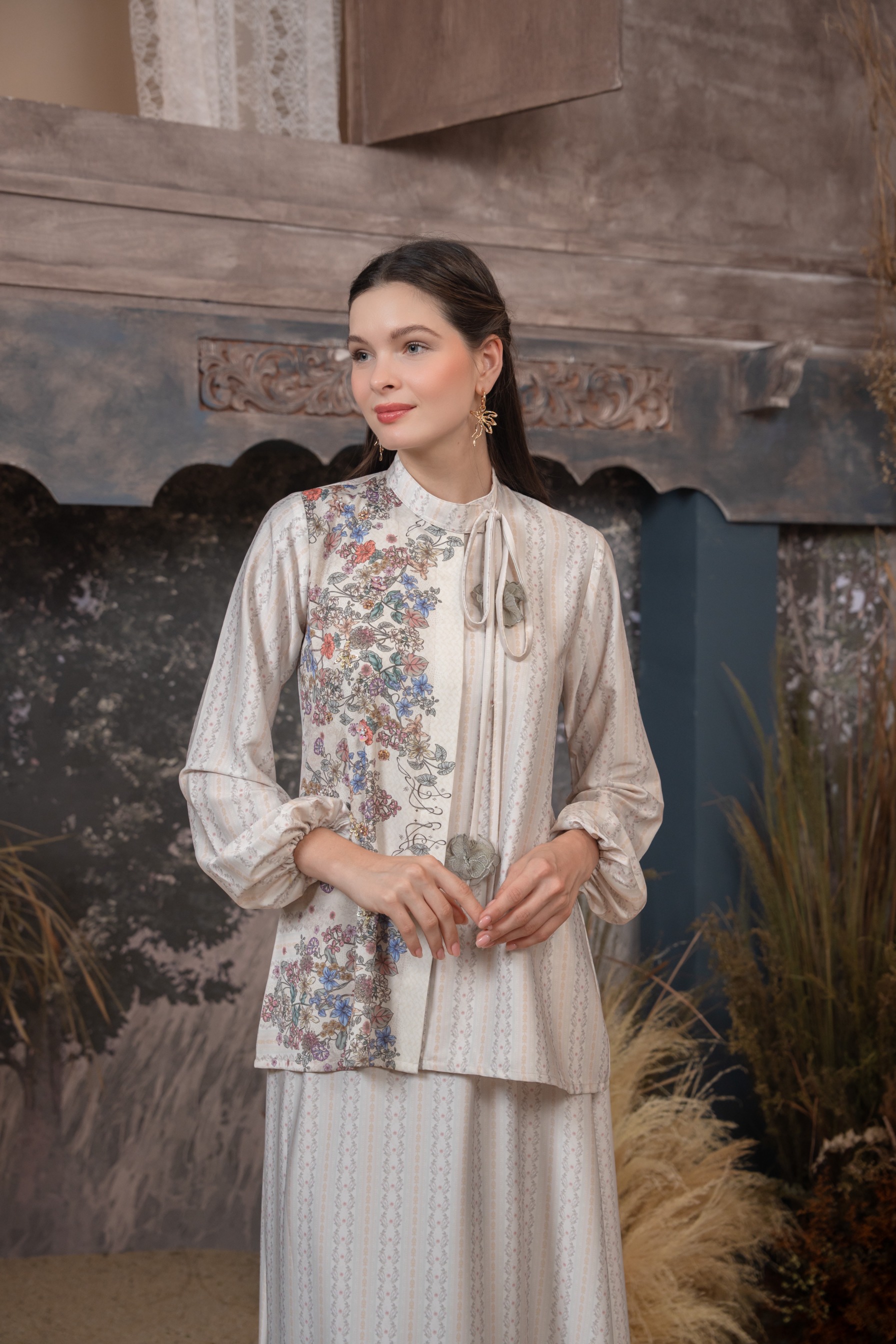 Meutia One Set in Ivory Pearl