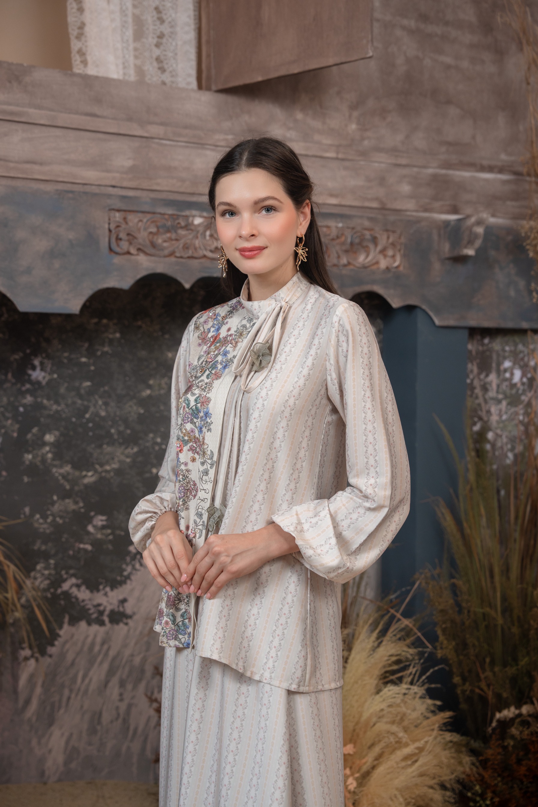 Meutia One Set in Ivory Pearl