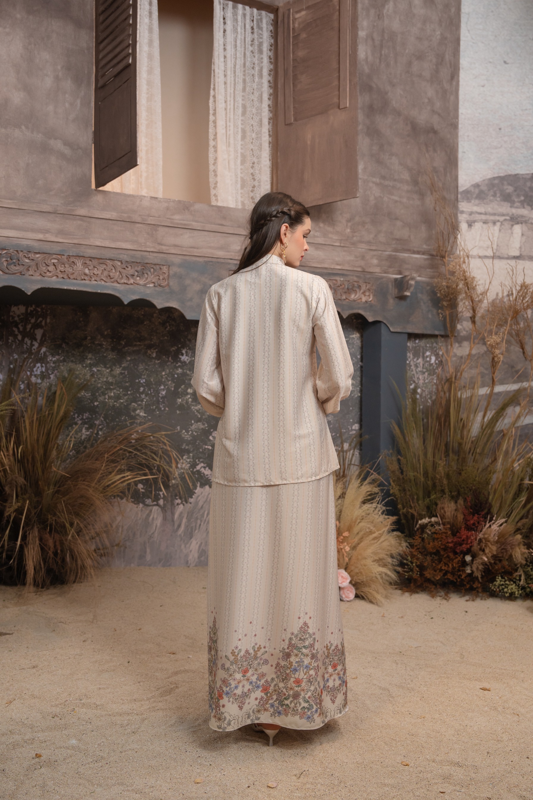 Meutia One Set in Ivory Pearl