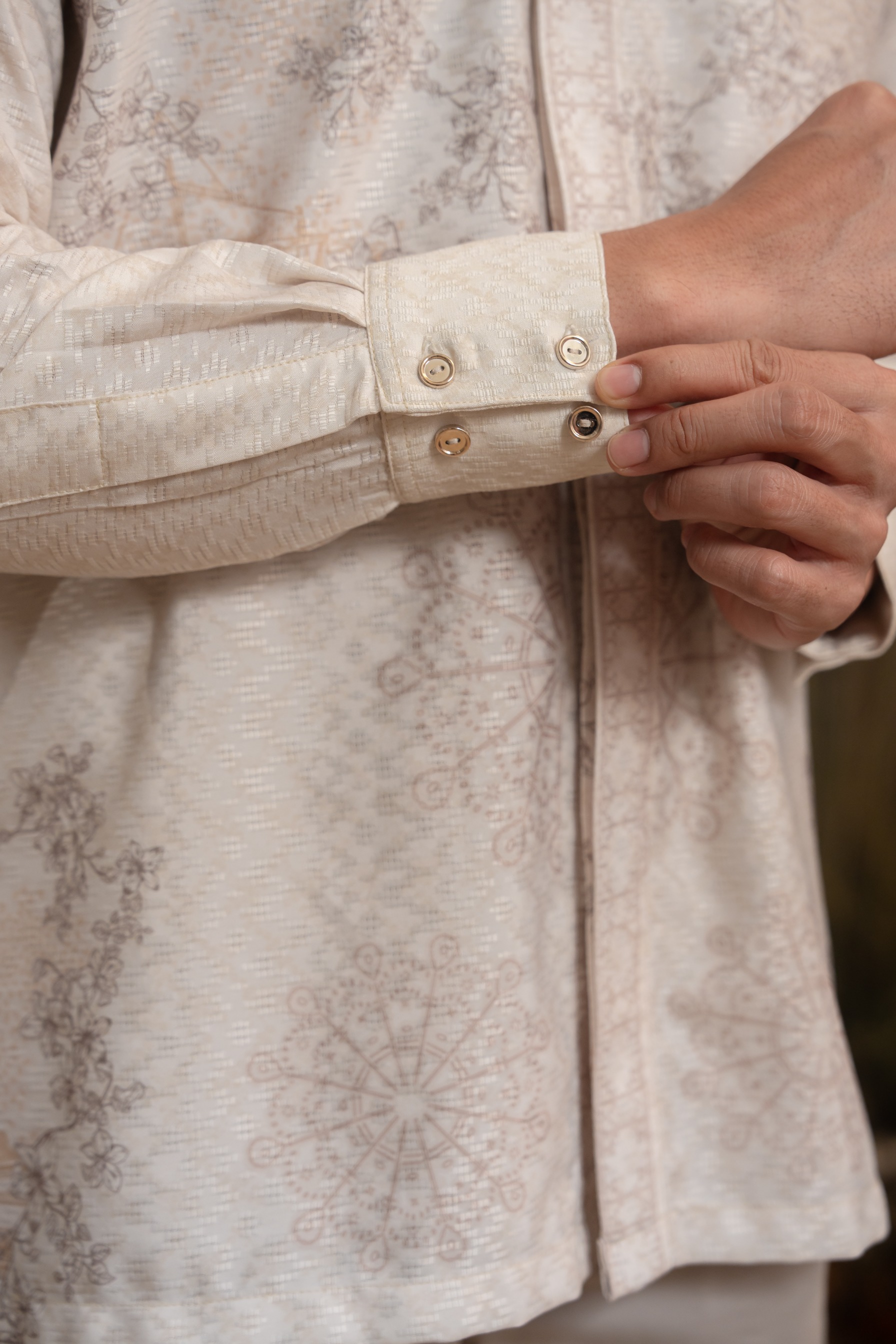 Meutia Shirt Men in Ivory Pearl